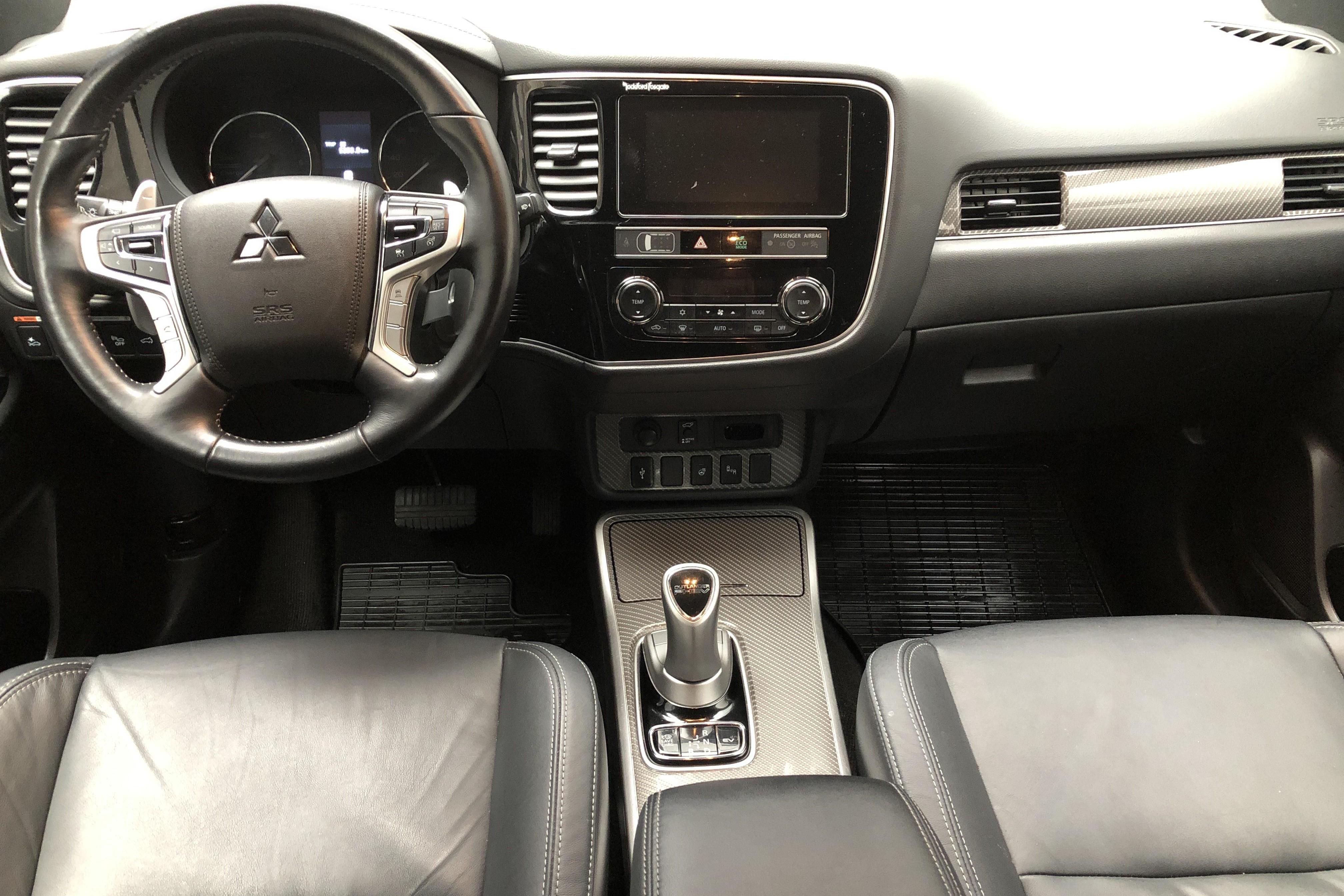 Mitsubishi Outlander 2.4 Plug-in Hybrid 4WD (230hk) - 4 381 mil - Automat - grå - 2019