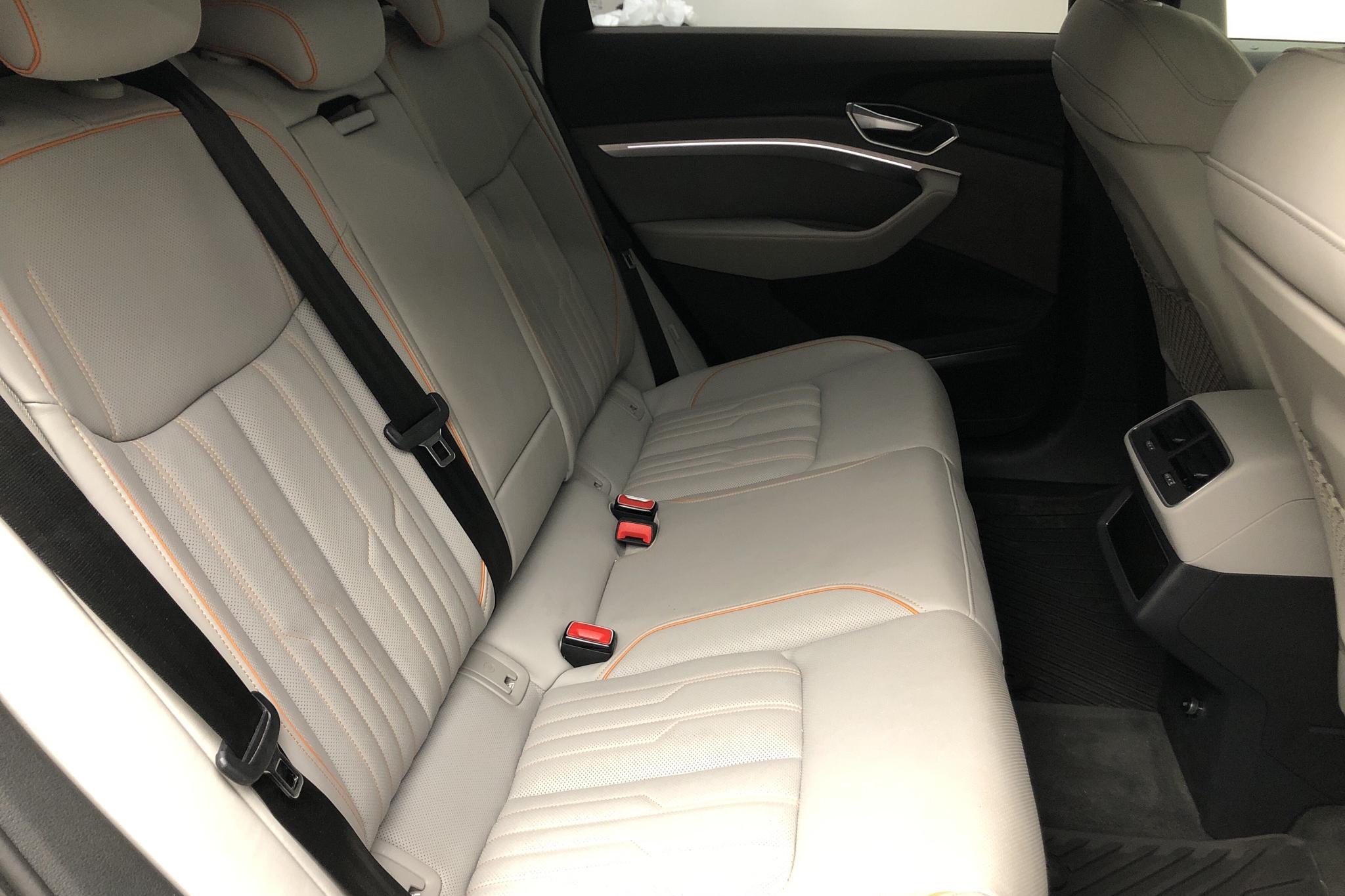 Audi e-tron 55 quattro 95 kWh (360hk) - 7 602 mil - Automat - blå - 2019
