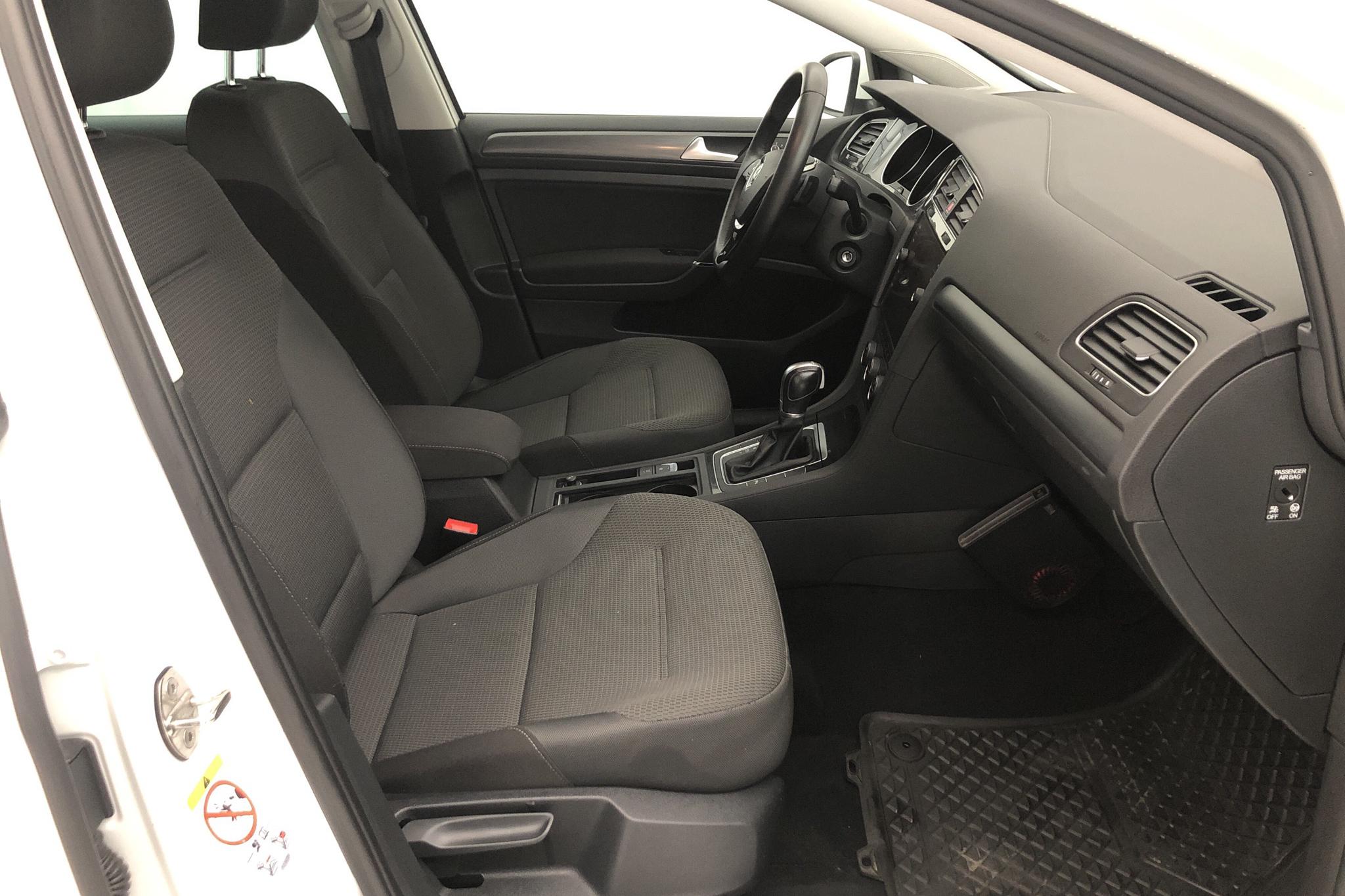 VW Golf VII 1.0 TSI Sportscombi (110hk) - 7 351 mil - Automat - vit - 2018