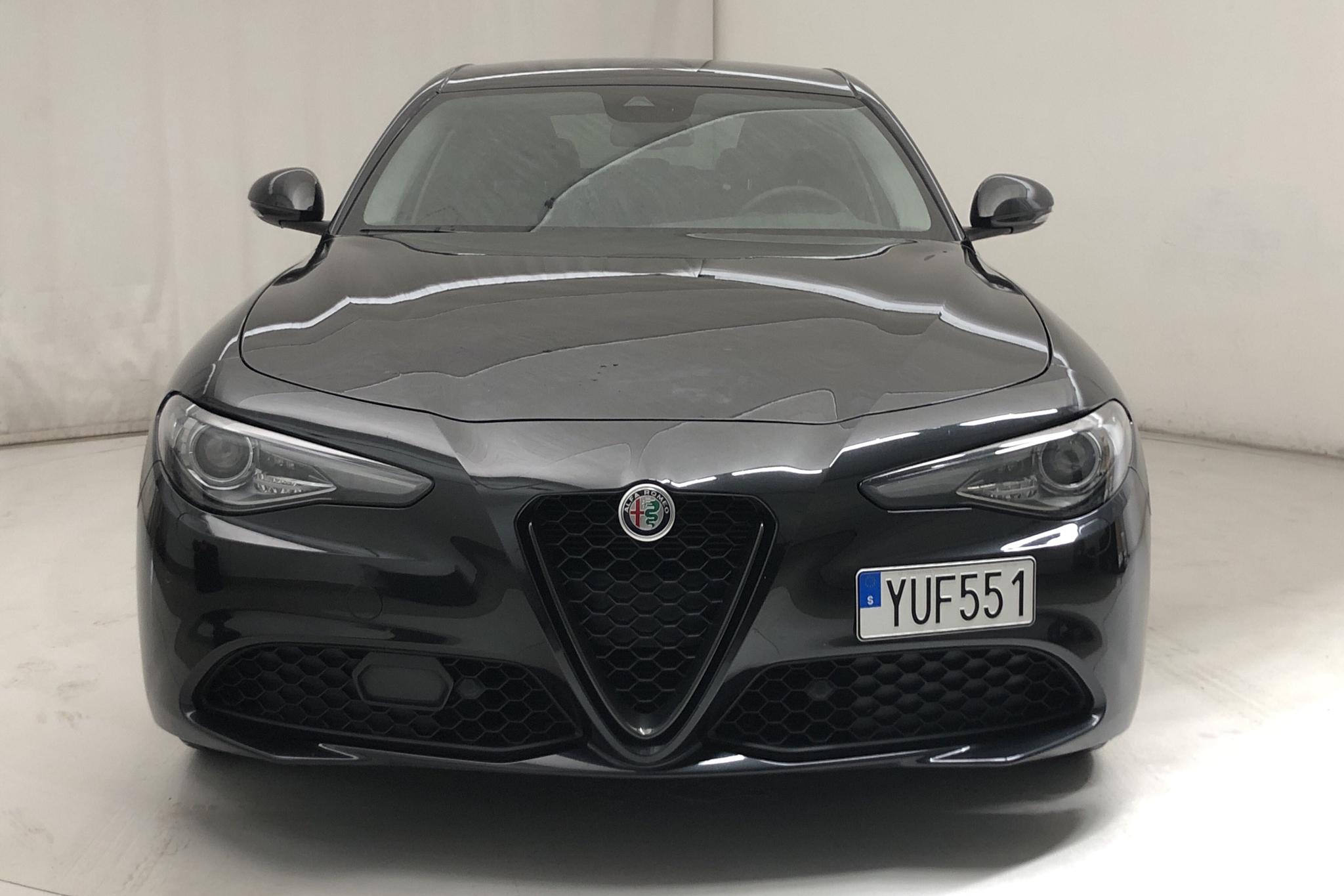 Alfa Romeo Giulia 2.0 (200hk) - 2 894 mil - Automat - svart - 2019
