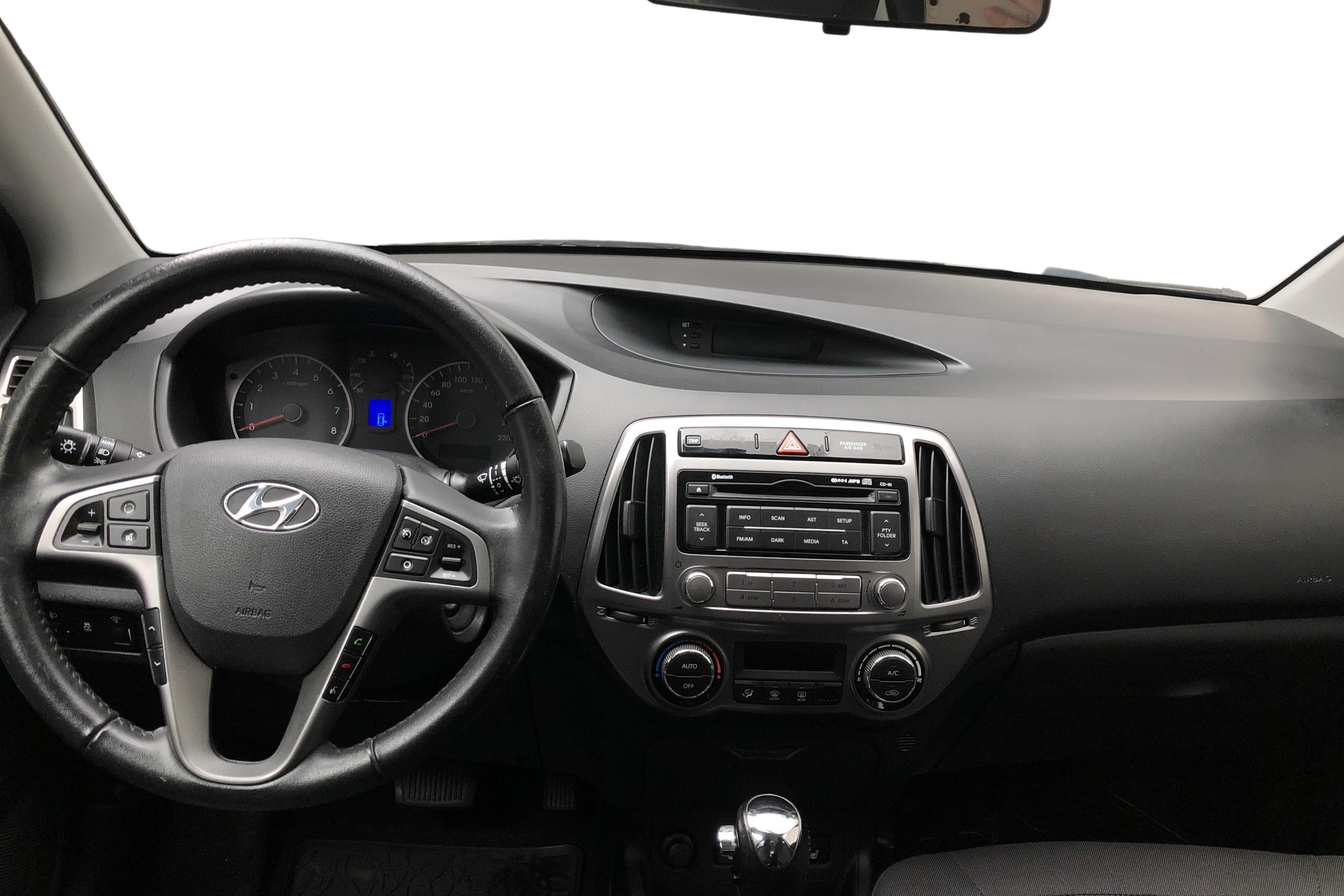 Hyundai i20 1.4 (100hk) - 6 221 mil - Automat - svart - 2013