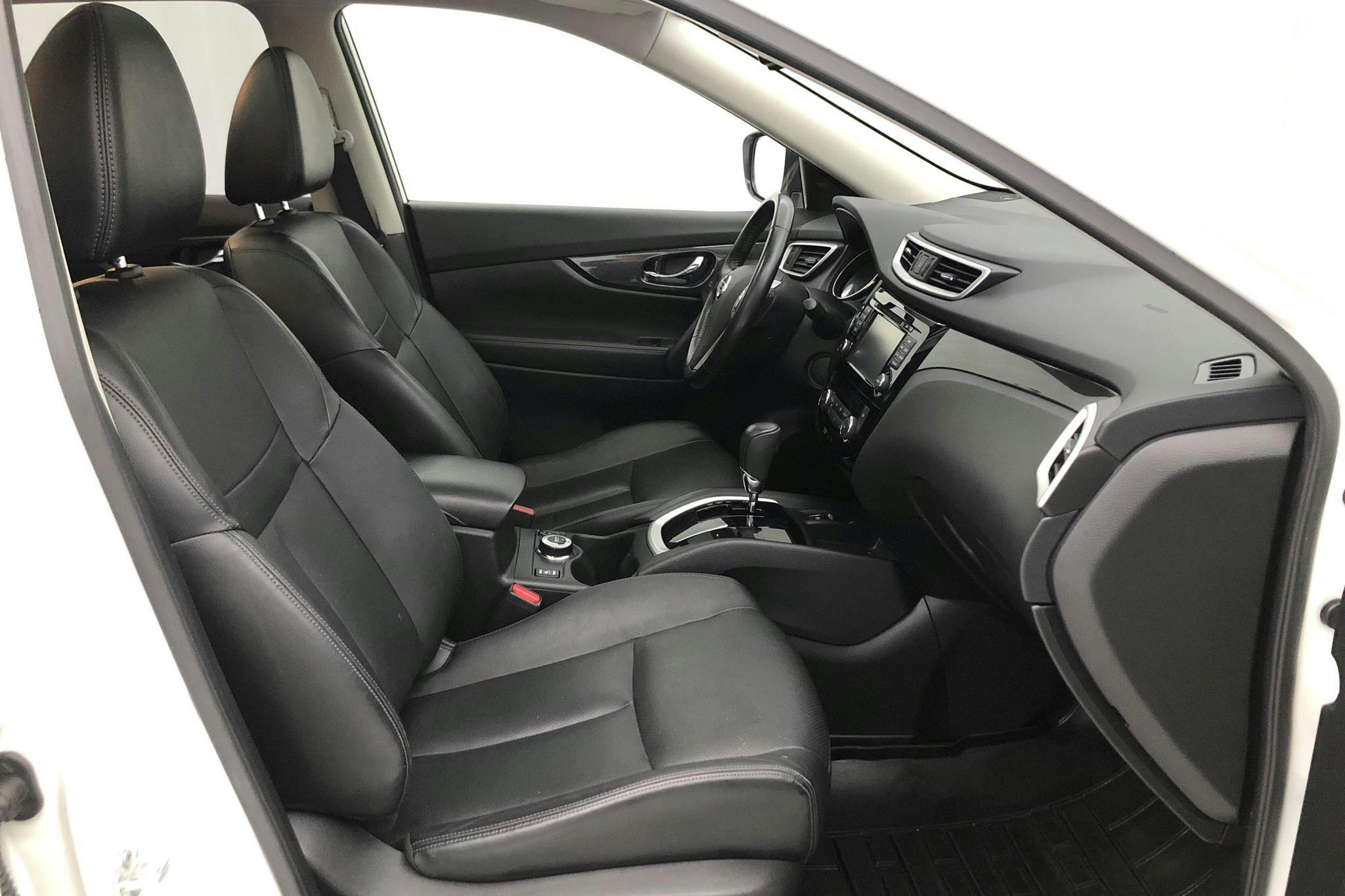 Nissan X-trail 2.0 dCi 4WD (177hk) - 10 291 mil - Automat - vit - 2017