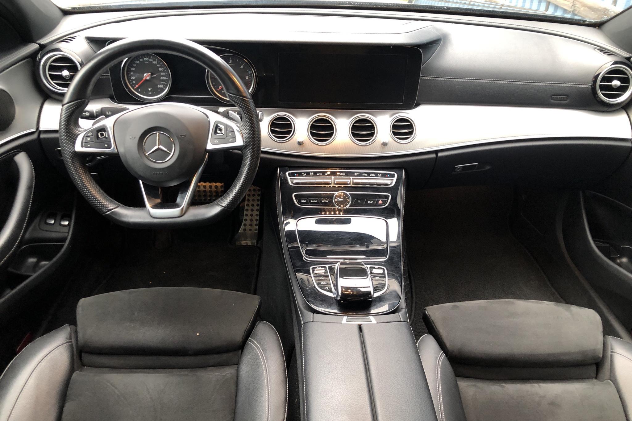 Mercedes E 220 d 4MATIC Sedan W213 (194hk) - 120 220 km - Automatic - black - 2018
