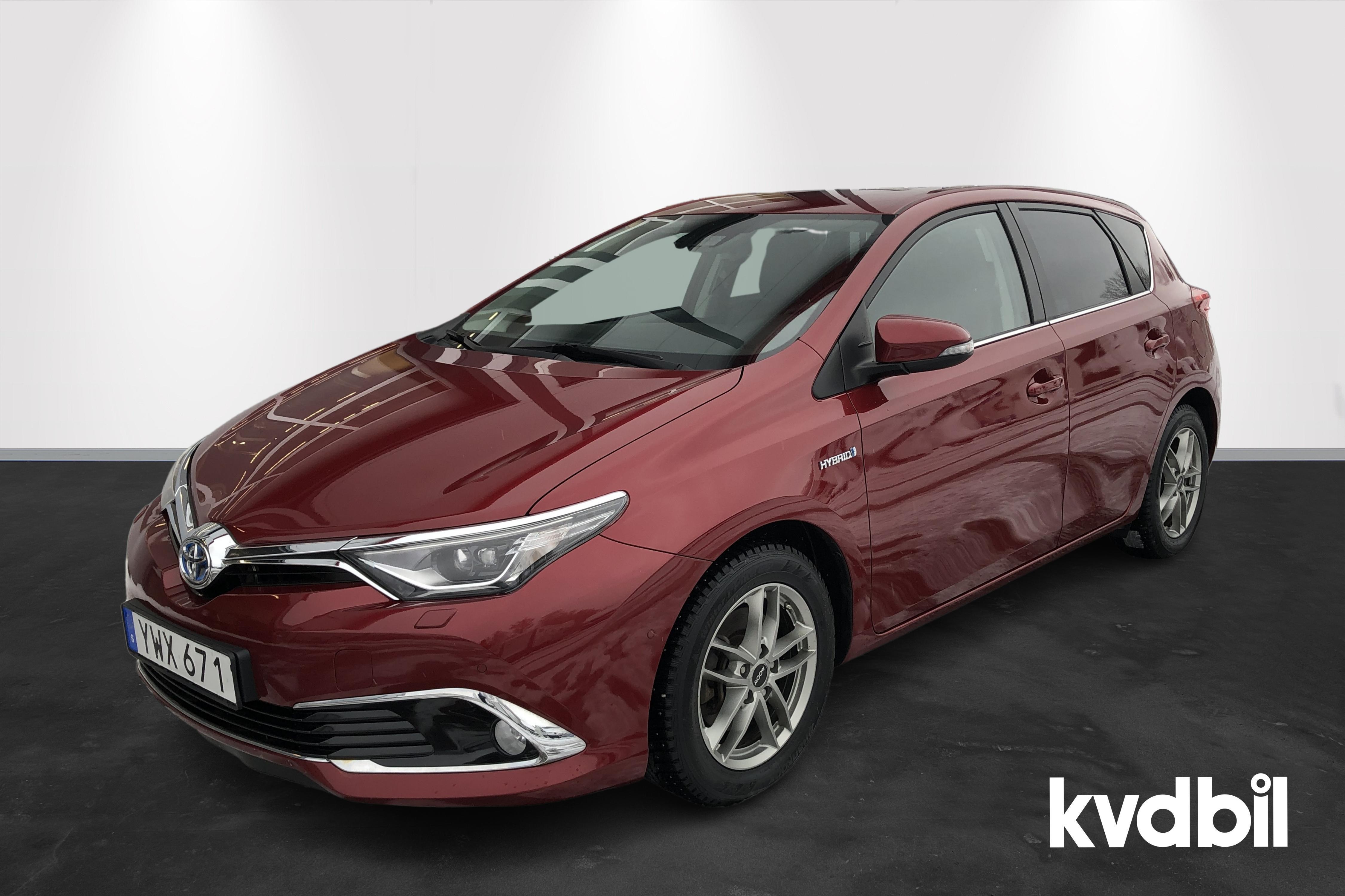 Toyota Auris 1.8 HSD 5dr (99hk) - 101 210 km - Automatic - red - 2018