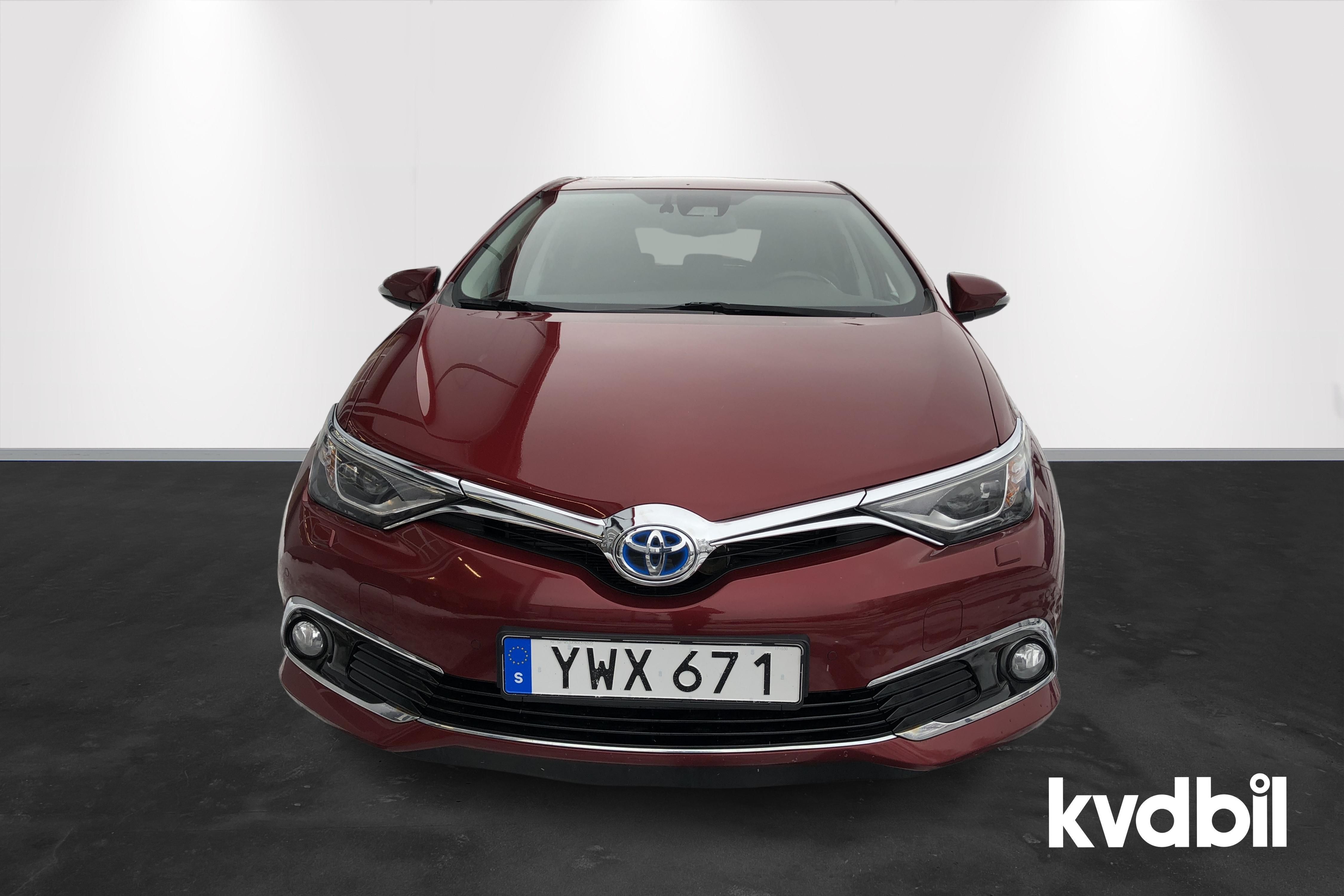Toyota Auris 1.8 HSD 5dr (99hk) - 101 210 km - Automatic - red - 2018