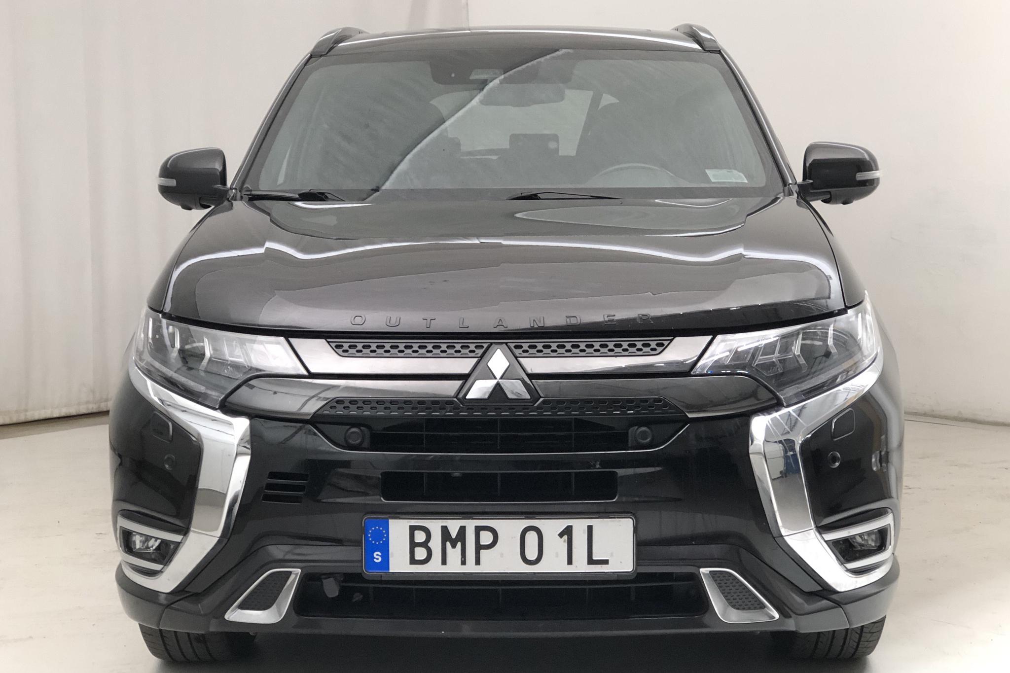Mitsubishi Outlander 2.4 Plug-in Hybrid 4WD (136hk) - 5 917 mil - Automat - svart - 2019