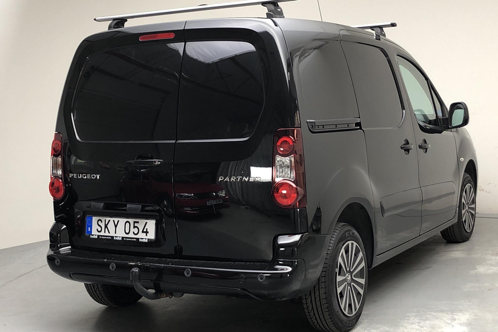 Peugeot Partner 1.6 BlueHDI Skåp (100hk) - 3 534 mil - Automat - svart - 2017