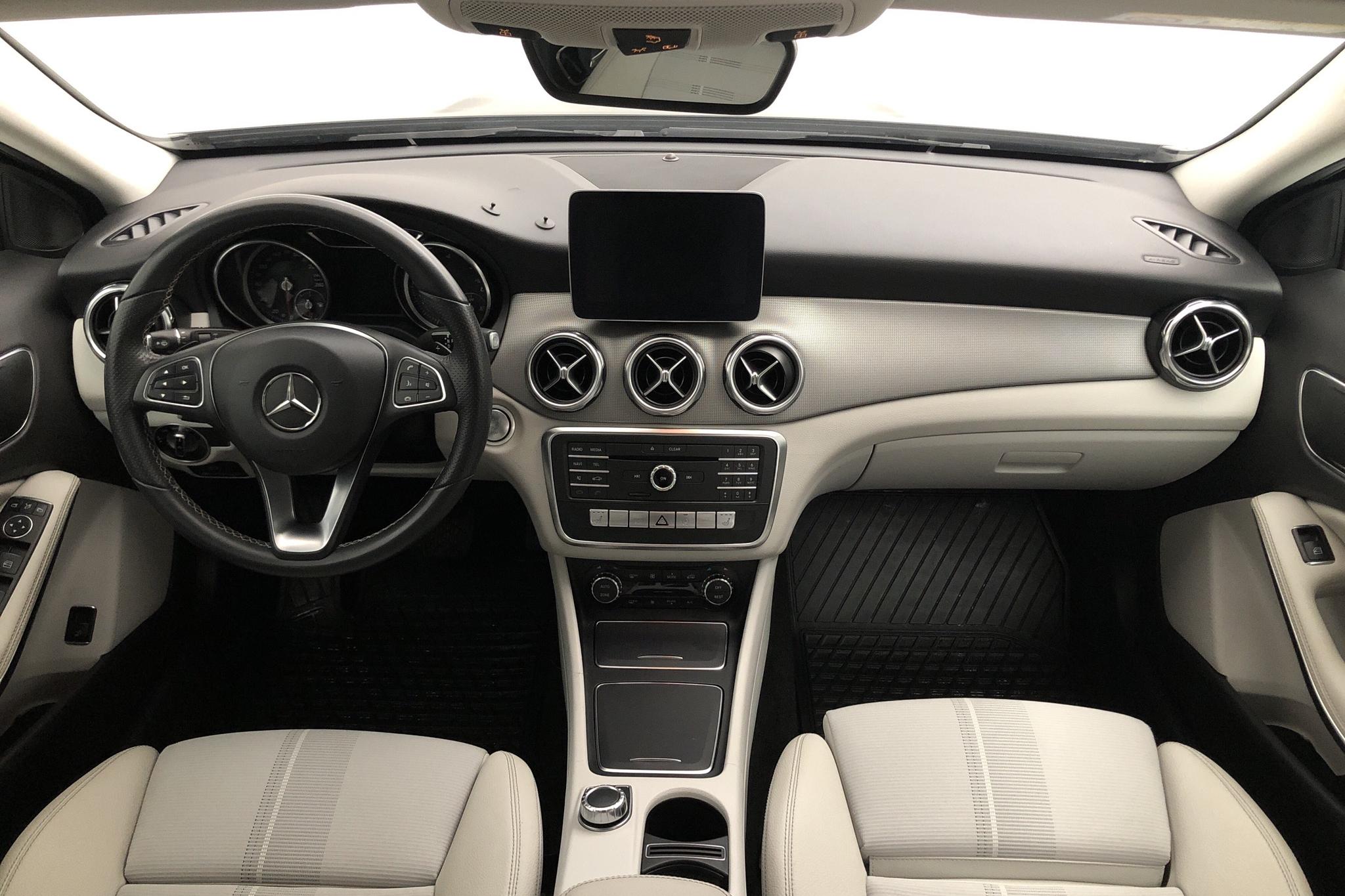 Mercedes GLA 200 d X156 (136hk) - 61 210 km - Automatic - black - 2018