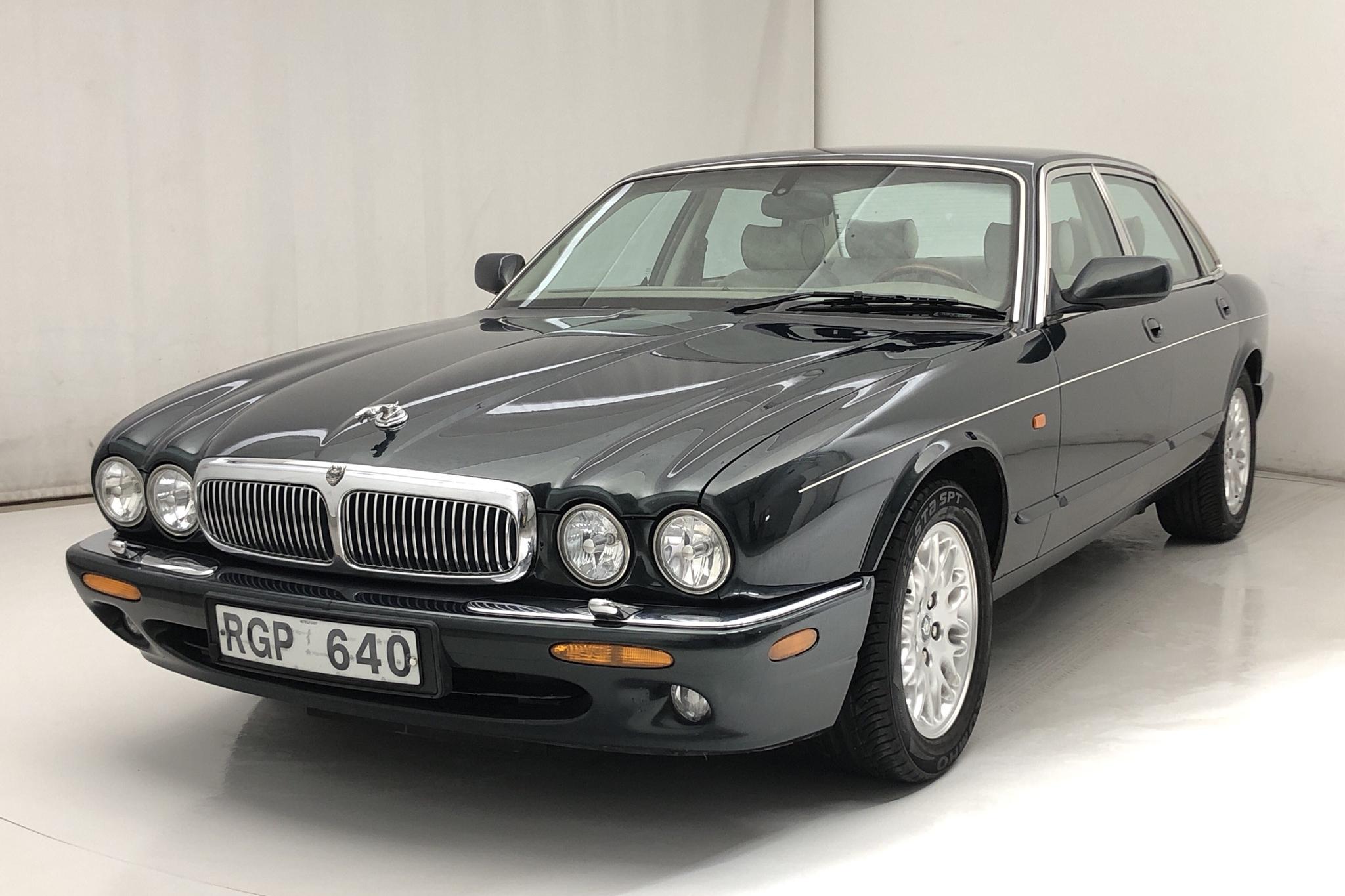 Used Jaguar 8 4.0 V8 | 156 850 km | 284 hp (209 kW) | kvdcars.com