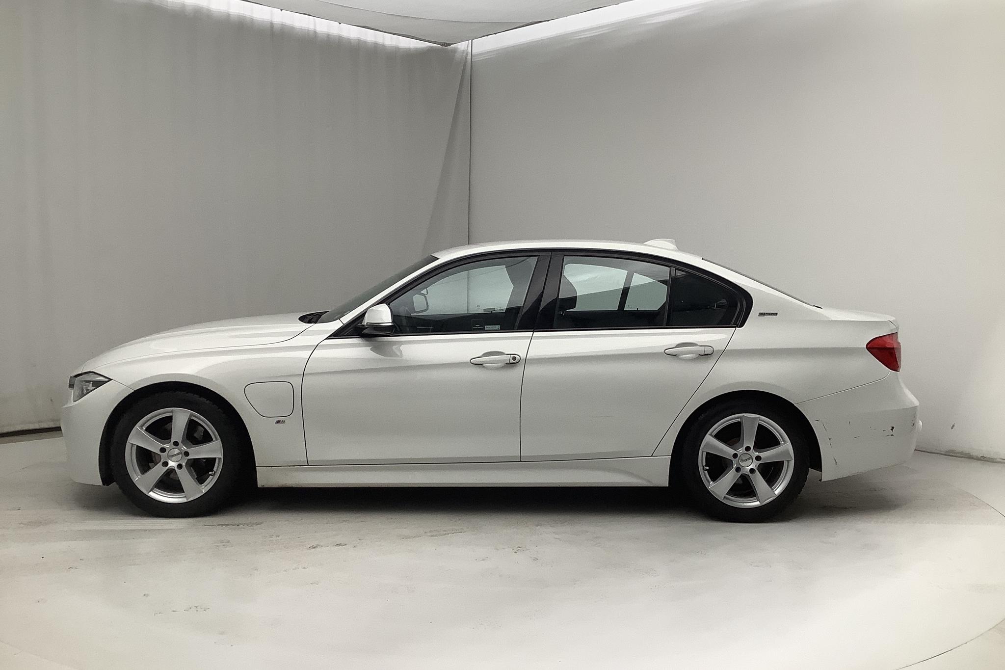 BMW 330e Sedan, F30 (252hk) - 63 930 km - Automatic - white - 2017
