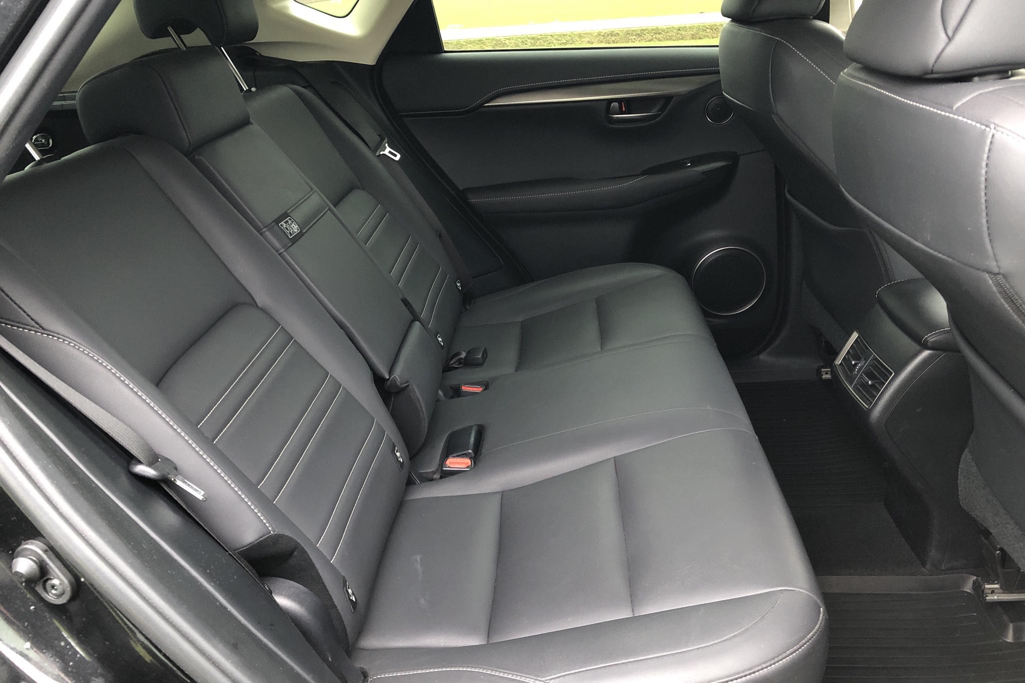 Lexus NX 300h AWD (181hk) - 4 565 mil - Automat - svart - 2018