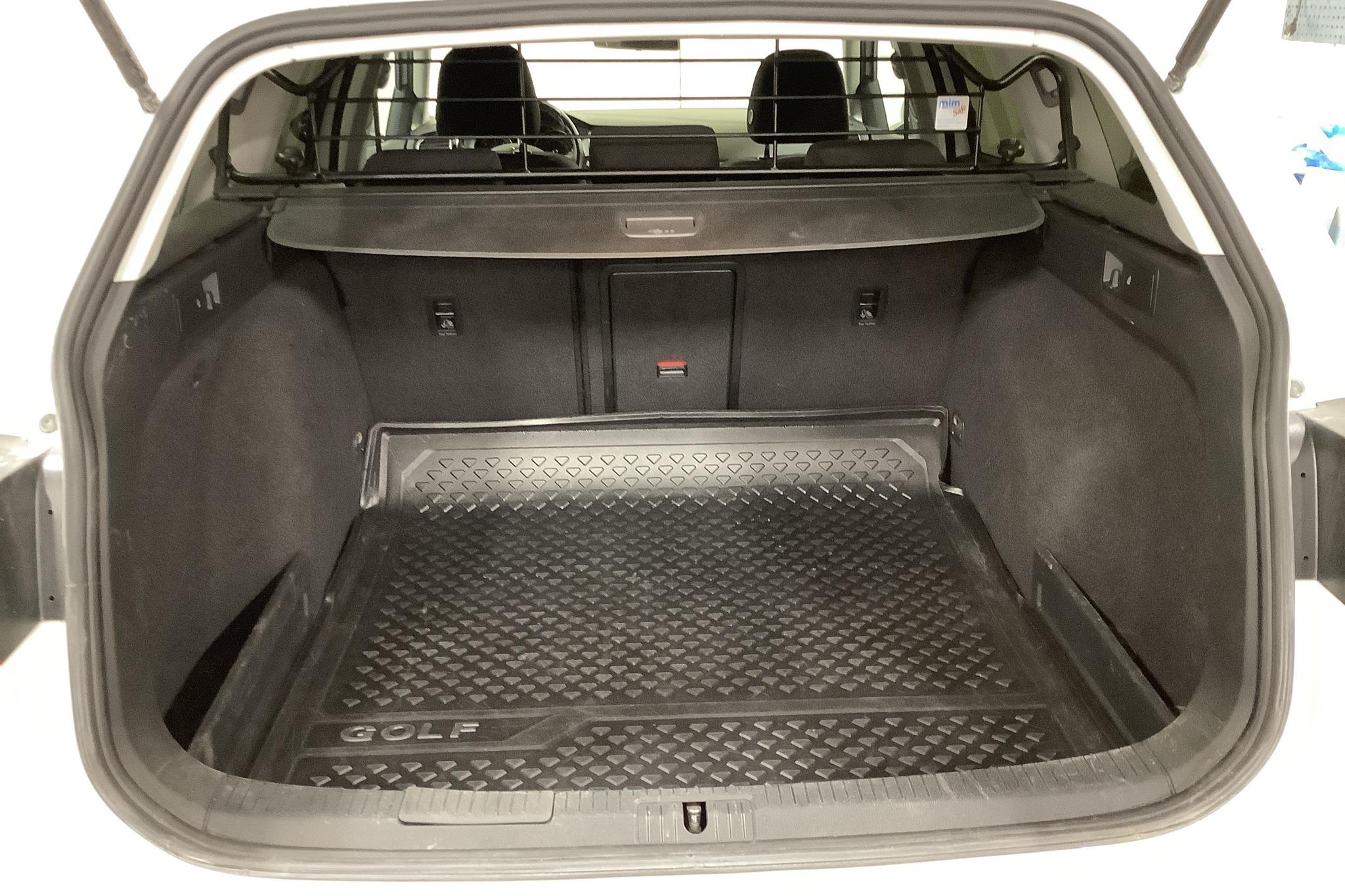 VW Golf VII 1.6 TDI BlueMotion Sportscombi 4Motion (110hk) - 175 720 km - Manual - white - 2016