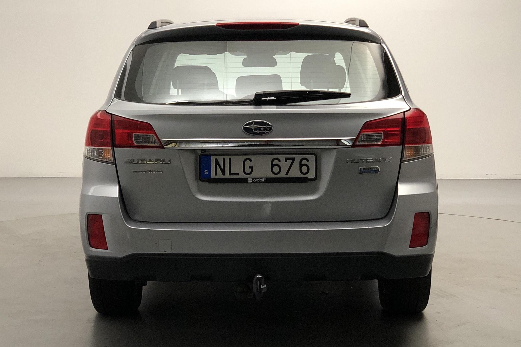 Subaru Outback 2.0D (150hk) - 18 991 mil - Manuell - silver - 2014