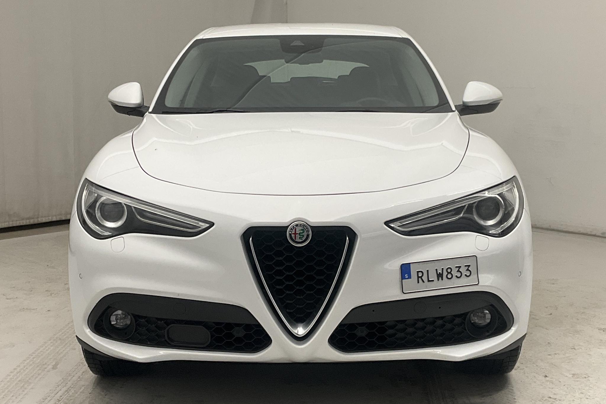 Alfa Romeo Stelvio 2.2 D AWD (210hk) - 71 060 km - Automatic - white - 2017