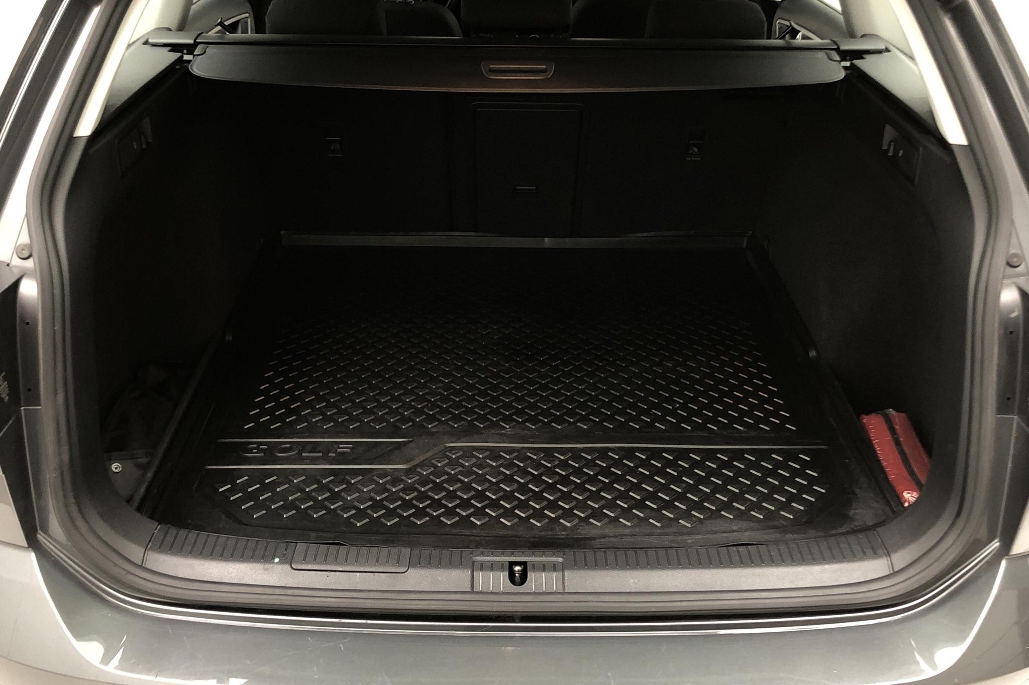 VW Golf VII 1.5 TGI Sportscombi (130hk) - 6 890 mil - Automat - Dark Grey - 2020