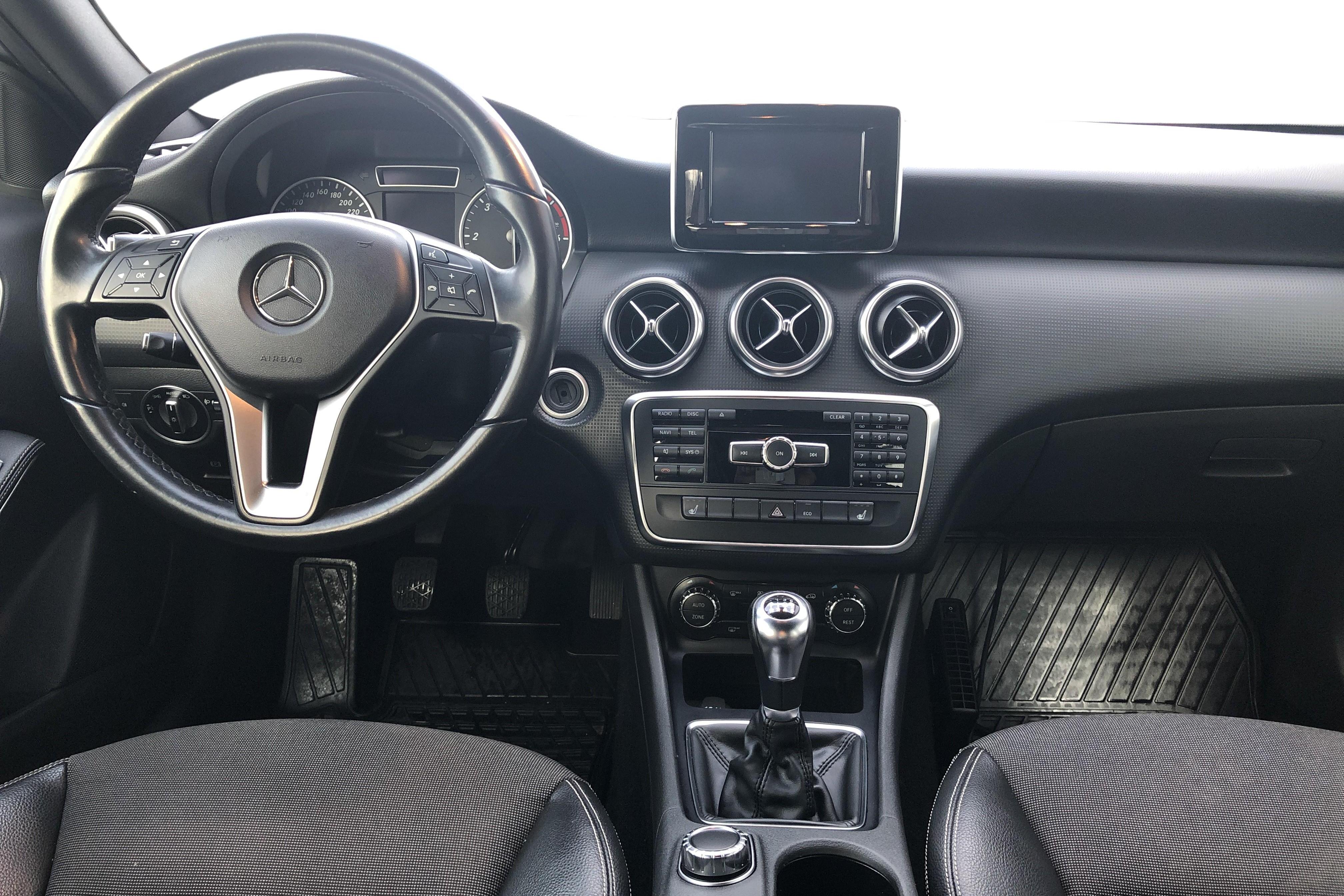Mercedes A 180 CDI 5dr W176 (109hk) - 165 480 km - Manual - silver - 2014