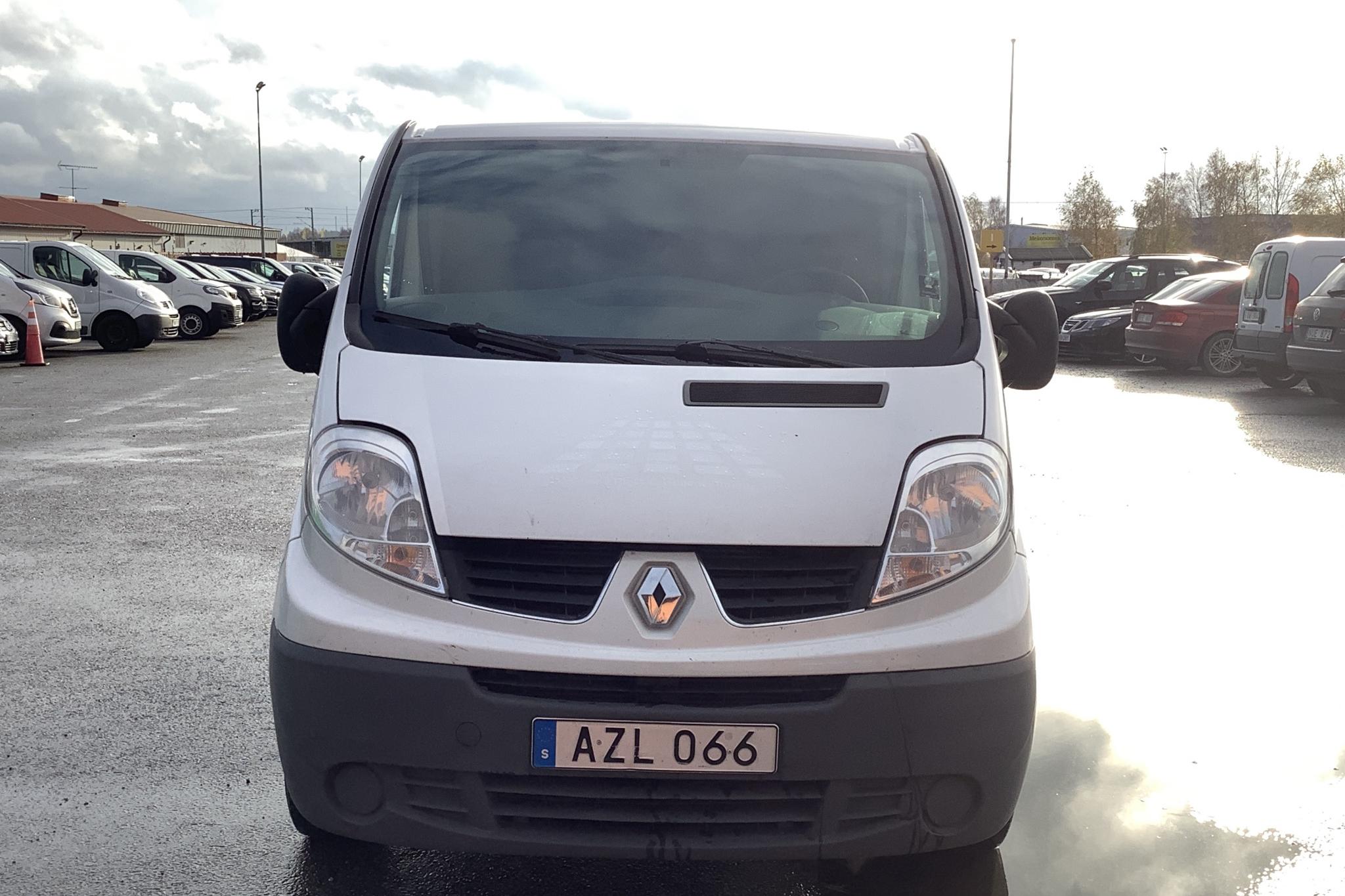 Renault Trafic 2.0 dCi Skåp/Buss (90hk) - 186 750 km - Manual - white - 2014