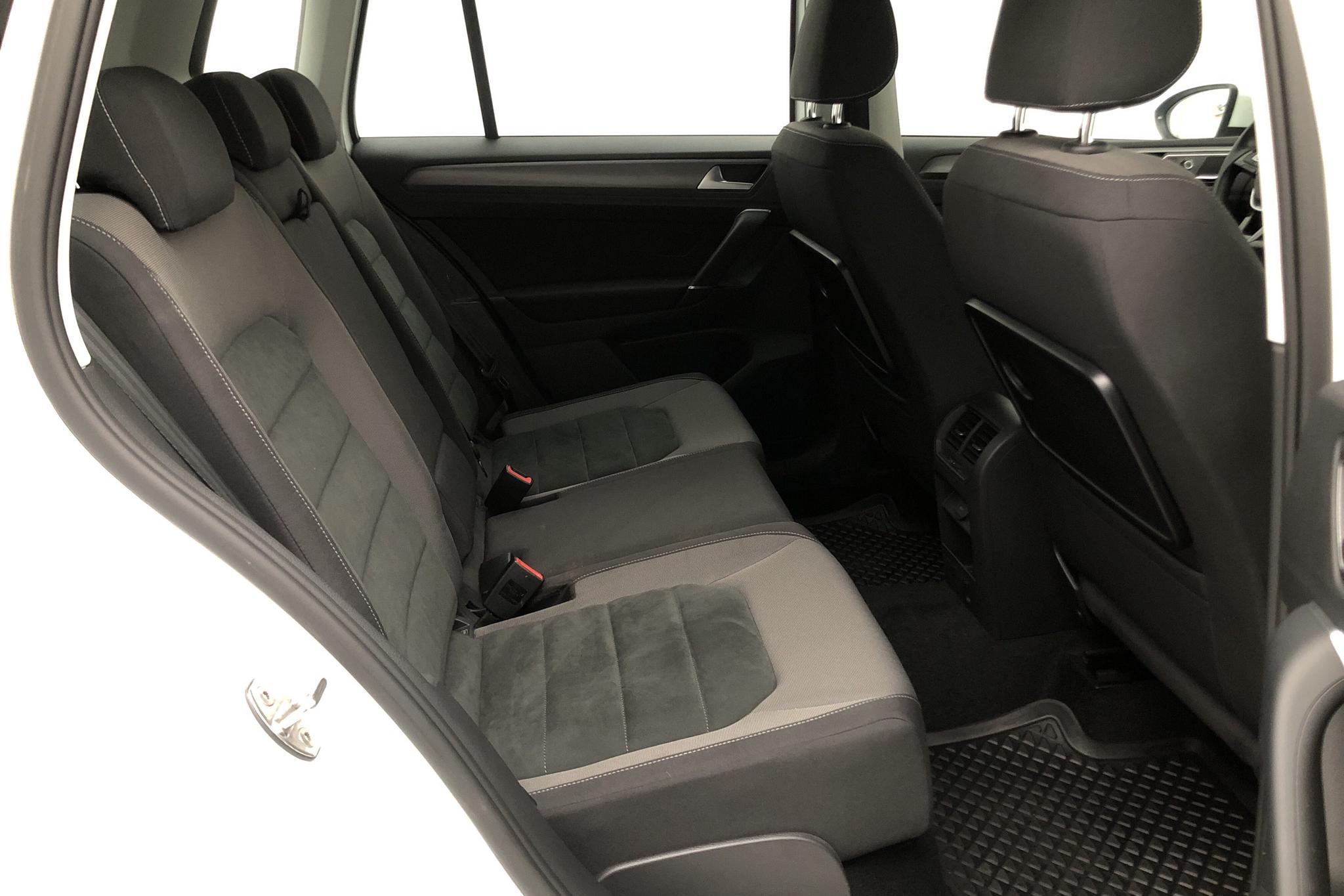 VW Golf VII 1.6 TDI Sportsvan (115hk) - 3 220 mil - Automat - vit - 2019