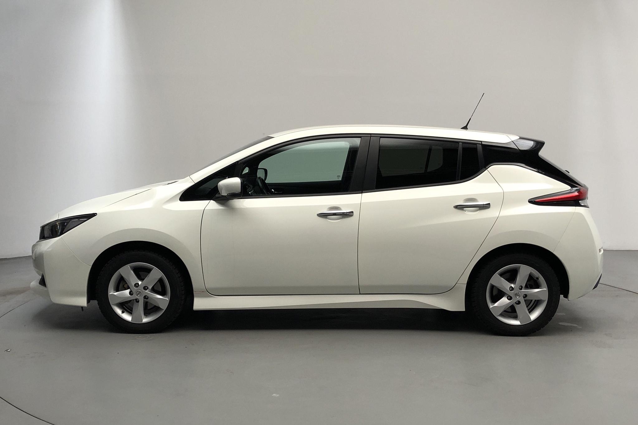 Nissan LEAF 5dr 40 kWh (150hk) - 45 240 km - Automatic - white - 2019