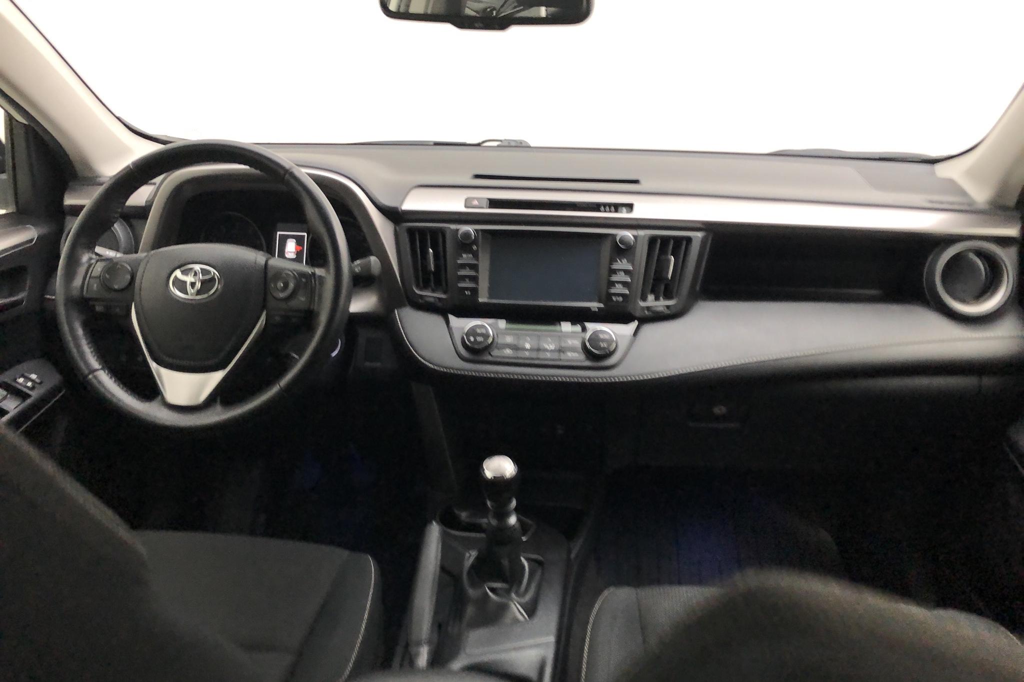 Toyota RAV4 2.0 VVT-i AWD (151hk) - 10 553 mil - Manuell - vit - 2017