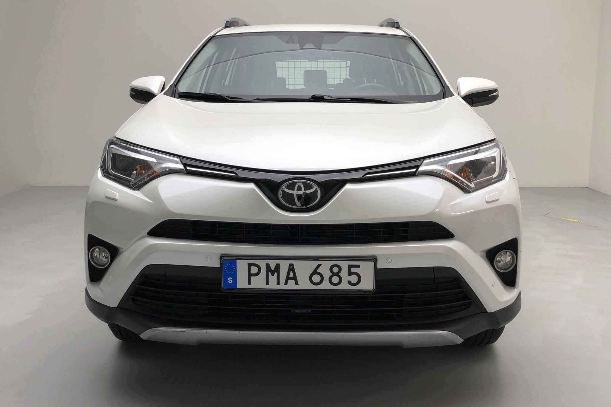 Toyota RAV4 2.0 VVT-i AWD (151hk) - 10 553 mil - Manuell - vit - 2017