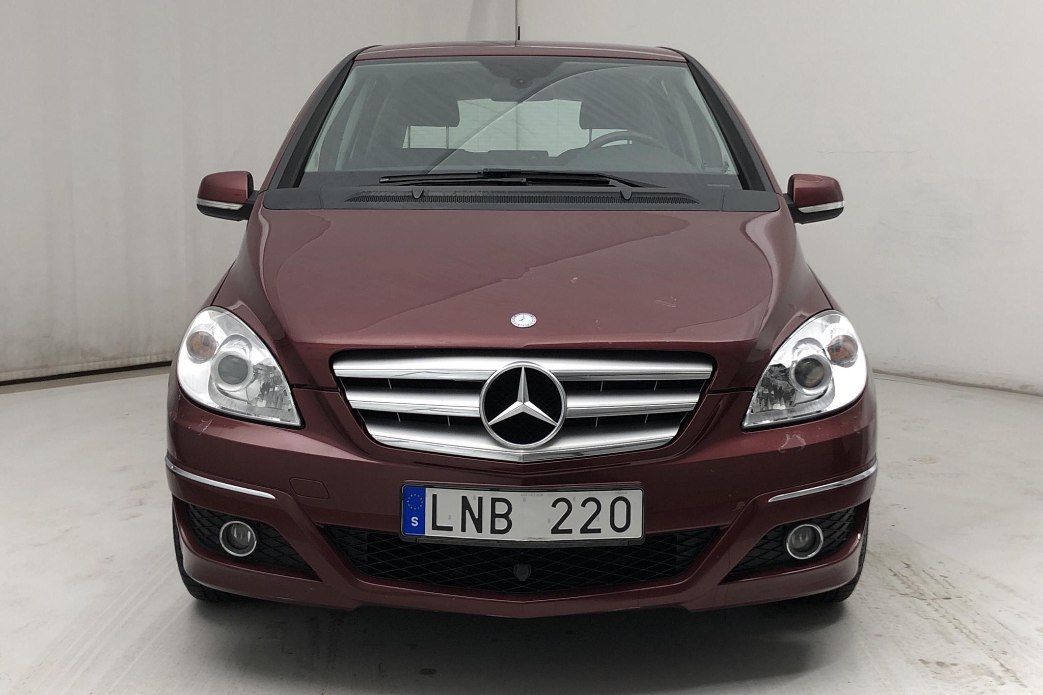 Mercedes B 180 NGT BlueEfficiency (116hk) - 127 820 km - Manual - red - 2010
