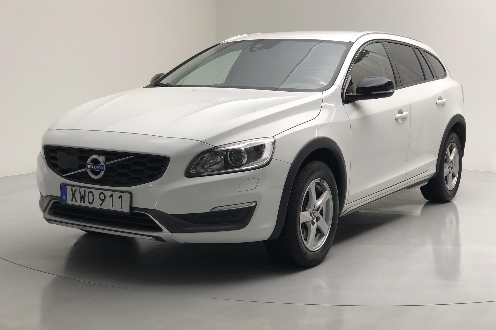 Volvo V60 D4 Cross Country (190hk) - 124 900 km - Automatic - white - 2016