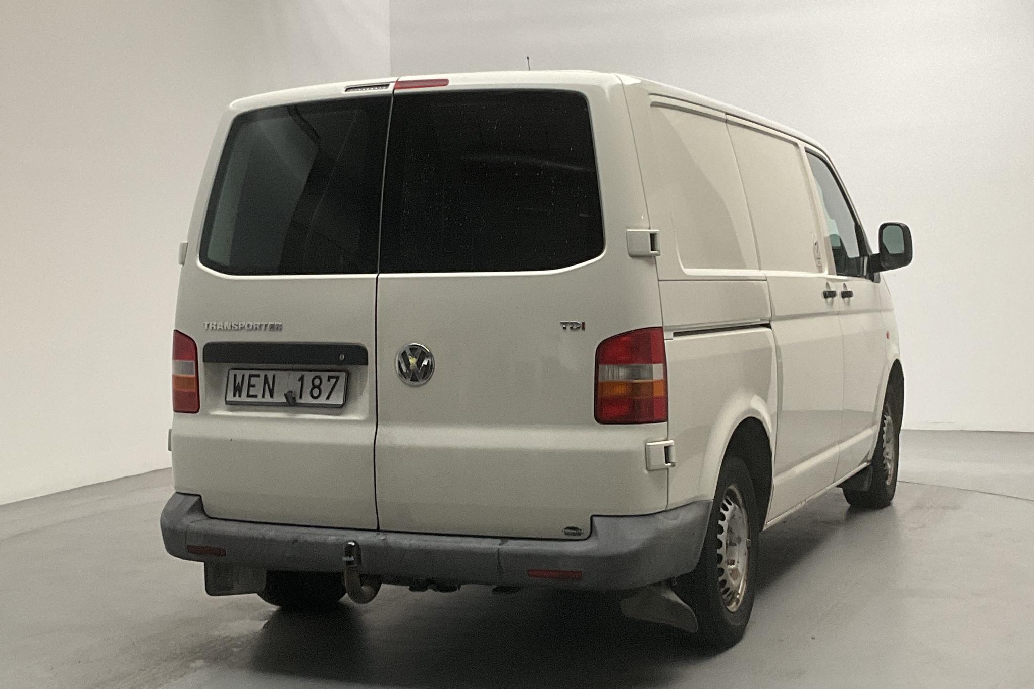 VW Transporter T5 1.9 TDI (105hk) - 123 950 km - Manual - white - 2004