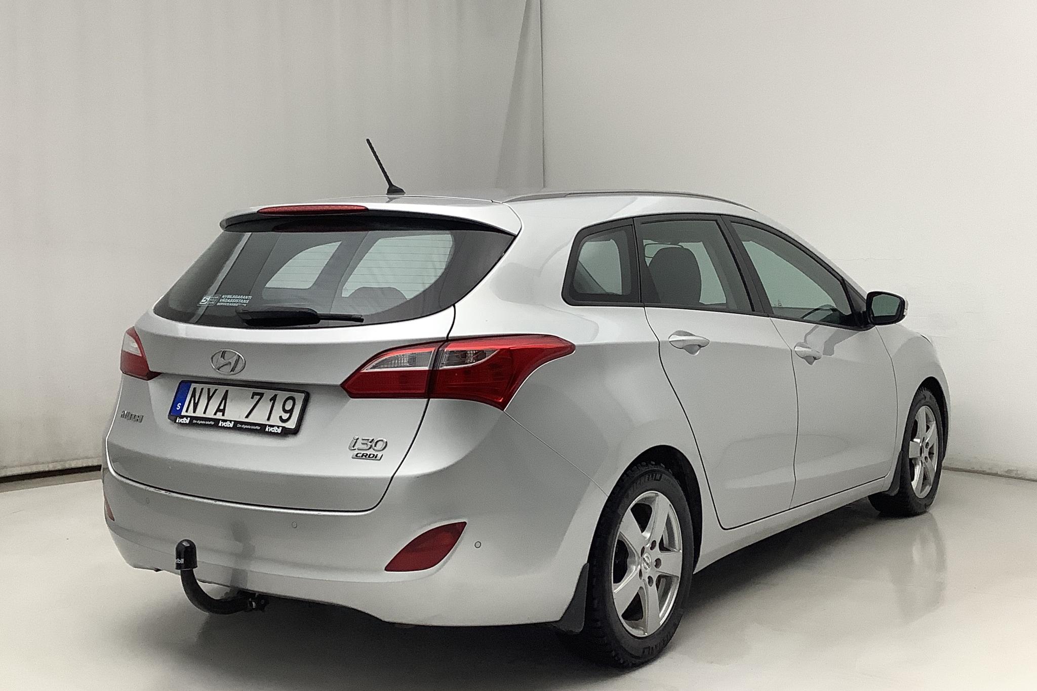 Hyundai i30 1.6 CRDi Kombi (110hk) - 9 755 mil - Manuell - silver - 2014