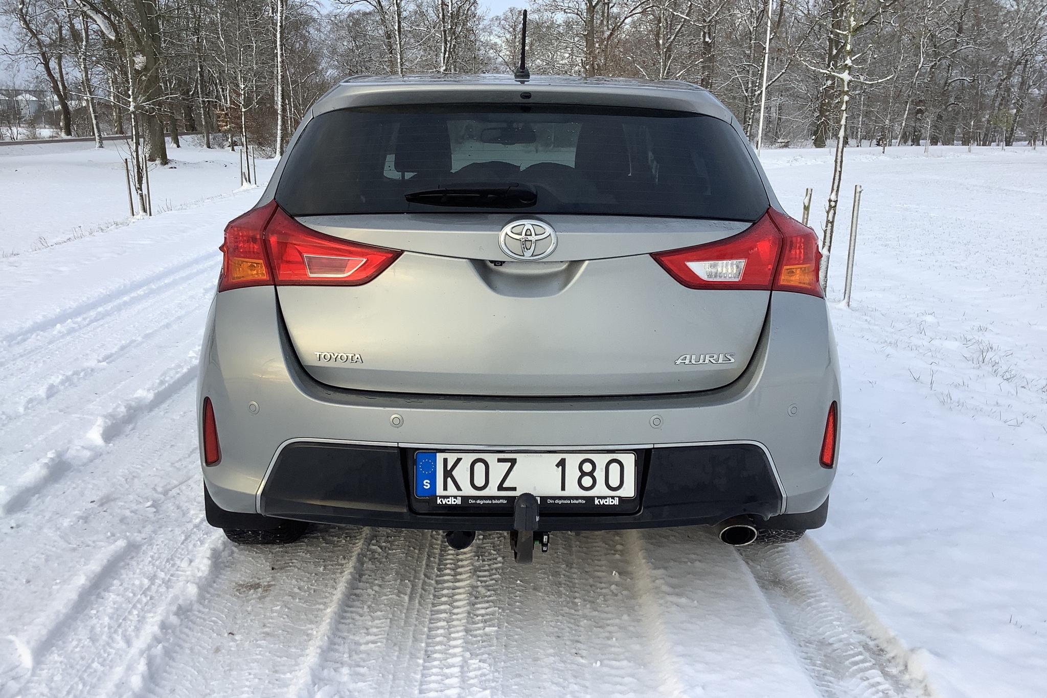 Toyota Auris 1.6 Valvematic 5dr (132hk) - 180 420 km - Automatic - Light Grey - 2013