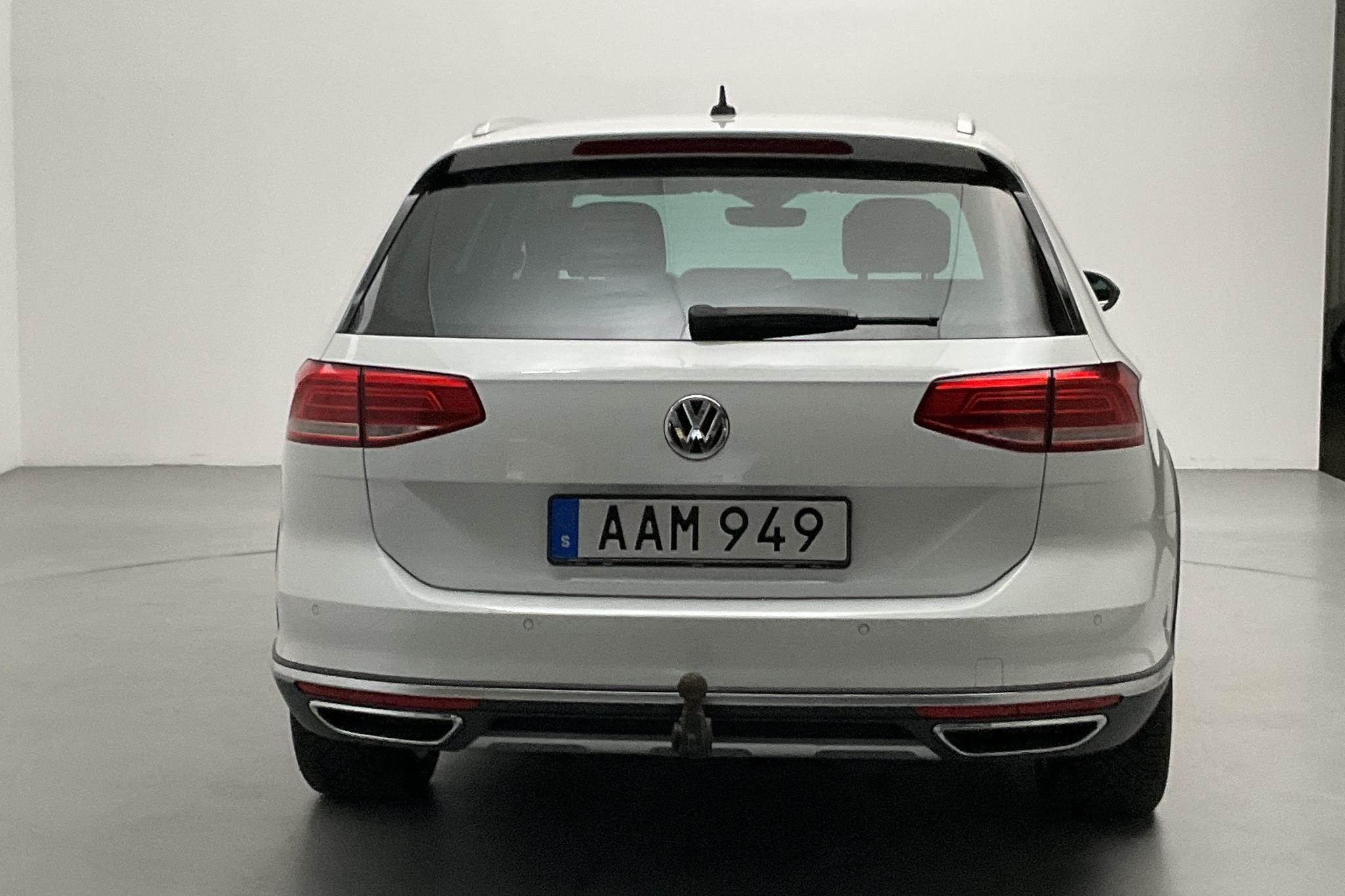 VW Passat Alltrack 2.0 TDI 4MOTION (190hk) - 6 896 mil - Automat - vit - 2019