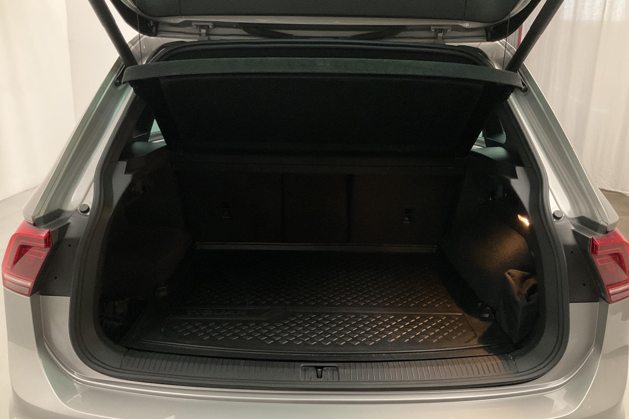 VW Tiguan 2.0 TDI 4MOTION (240hk) - 69 800 km - Automatic - silver - 2017