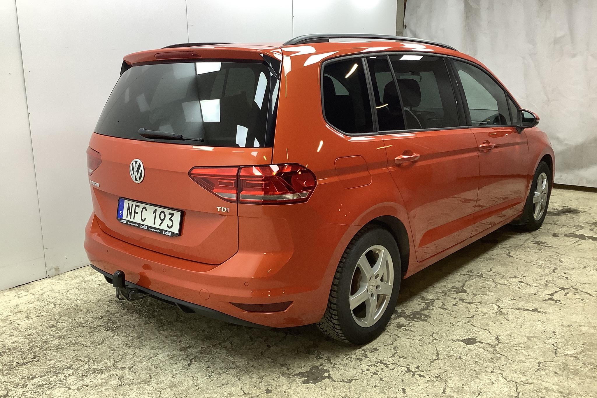 VW Touran 1.6 TDI (110hk) - 136 090 km - Automatic - orange - 2016