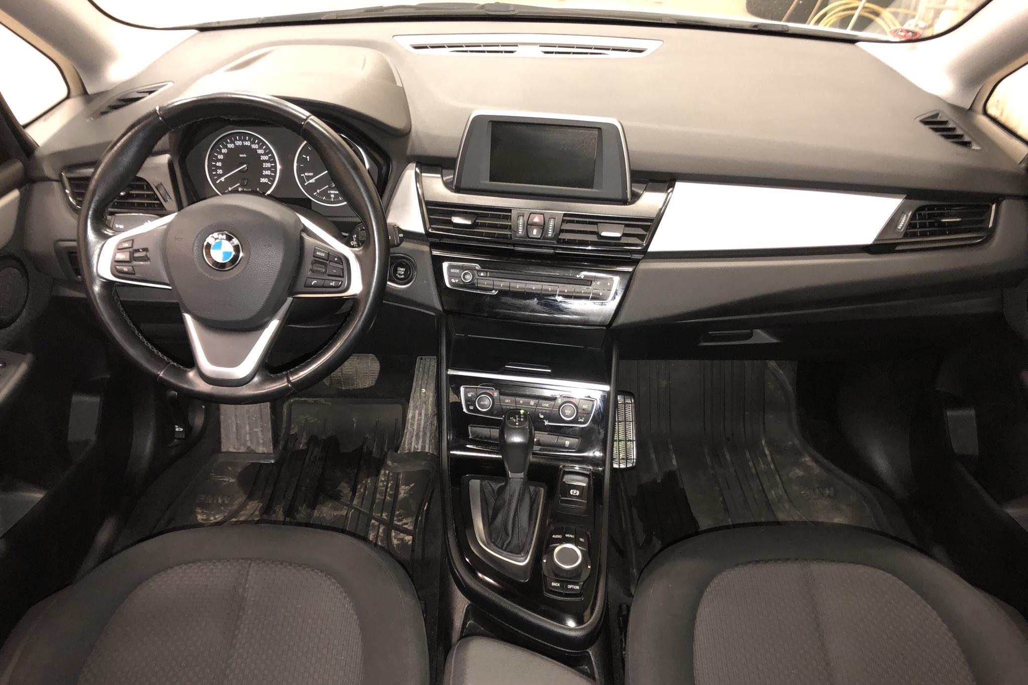 BMW 220d xDrive Active Tourer, F45 (190hk) - 141 330 km - Automatic - white - 2015