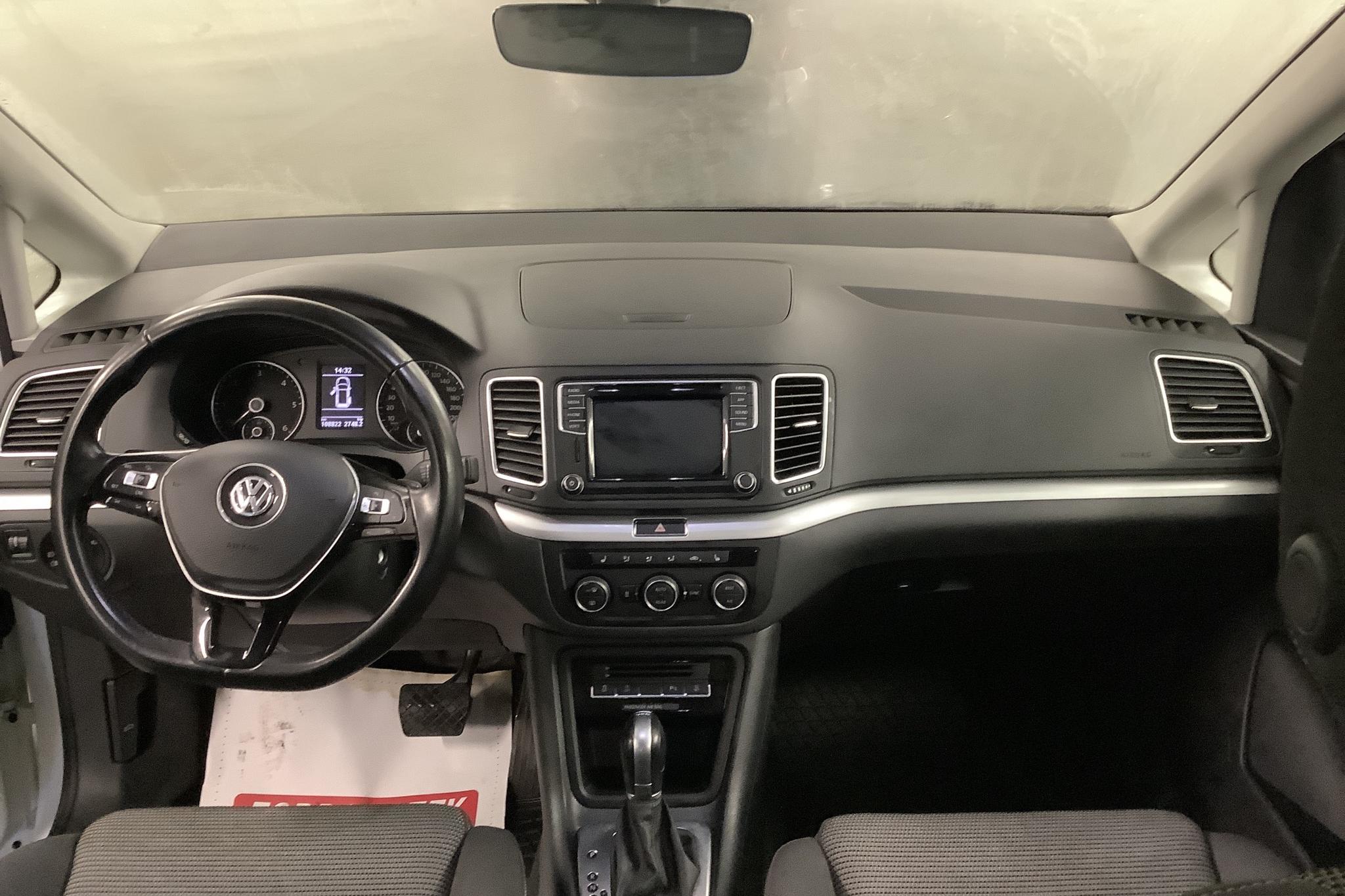 VW Sharan 2.0 TDI (150hk) - 108 820 km - Automatic - white - 2019