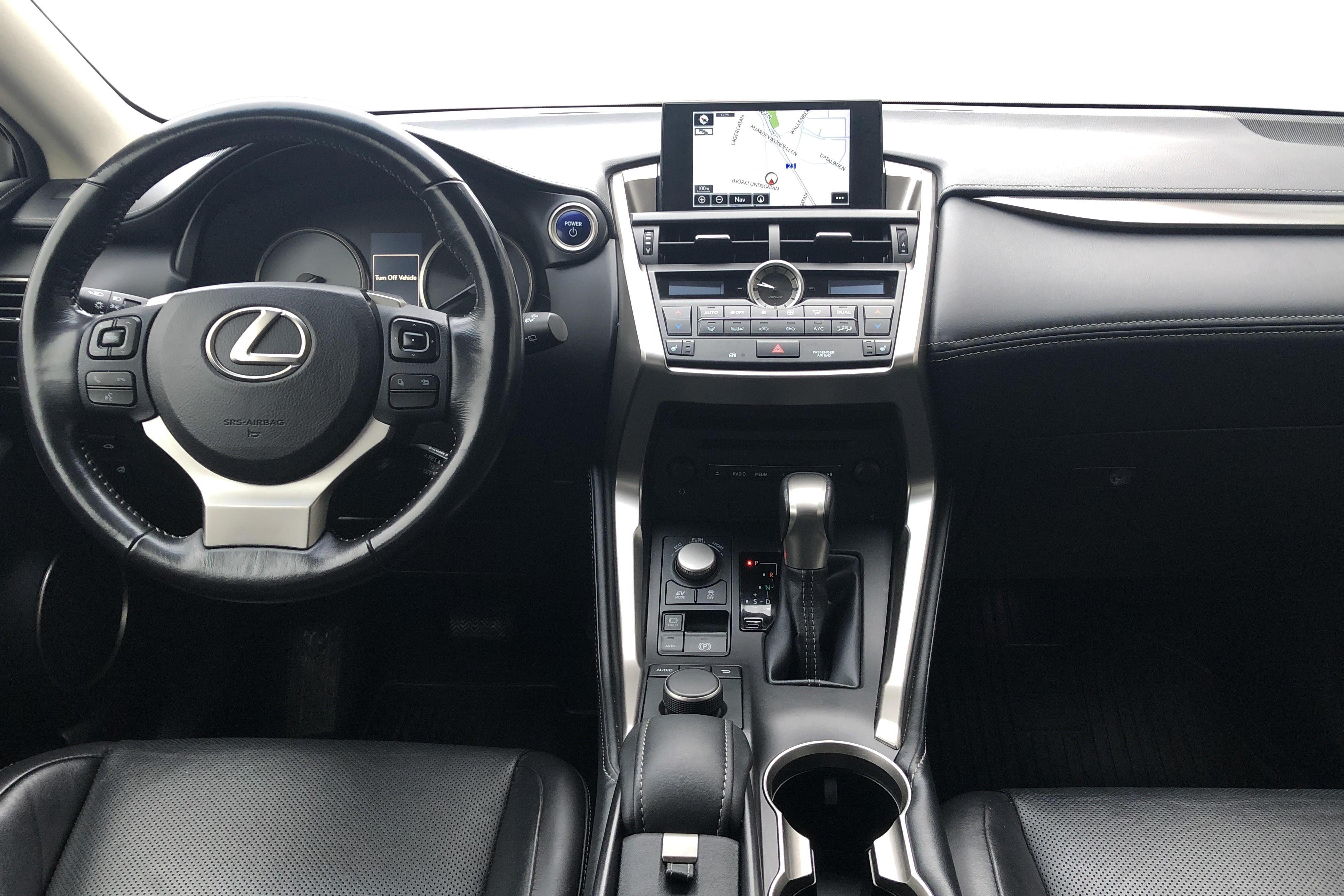 Lexus NX 300h AWD (181hk) - 125 980 km - Automatic - white - 2015