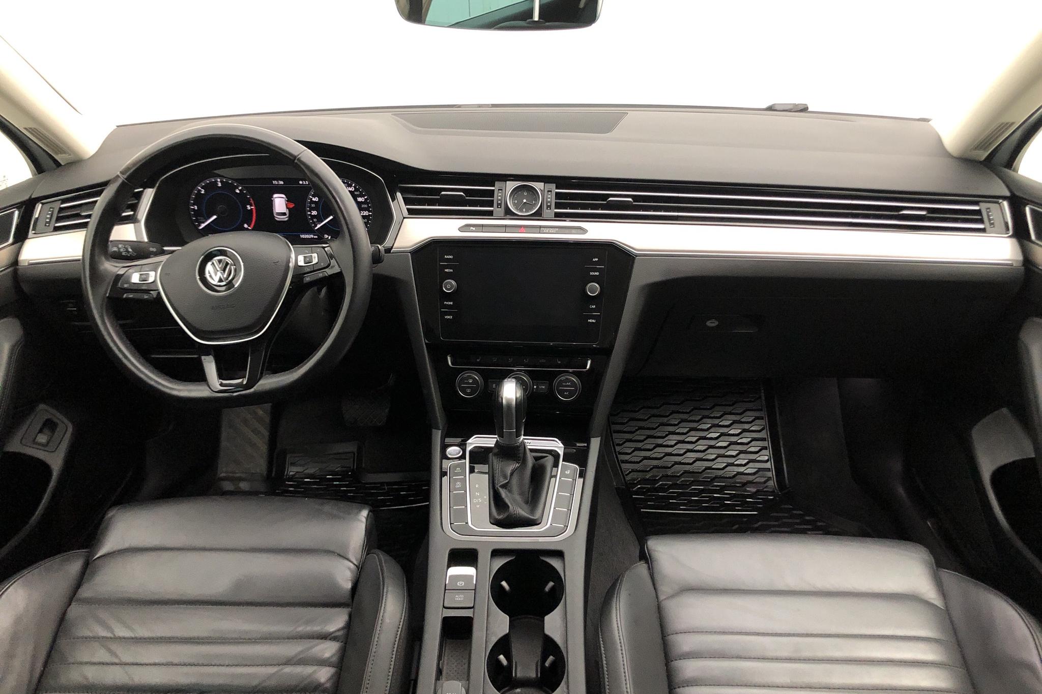 VW Passat 2.0 TDI BiTurbo Sportscombi 4MOTION (240hk) - 102 030 km - Automatic - white - 2018