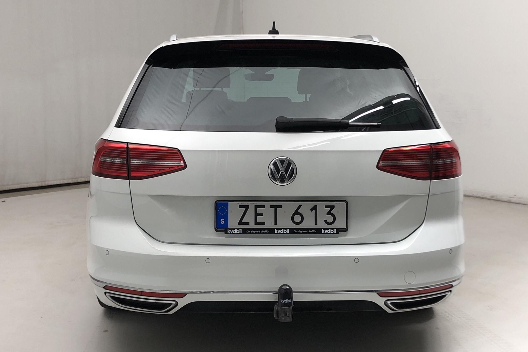 VW Passat 2.0 TDI BiTurbo Sportscombi 4MOTION (240hk) - 102 030 km - Automatic - white - 2018