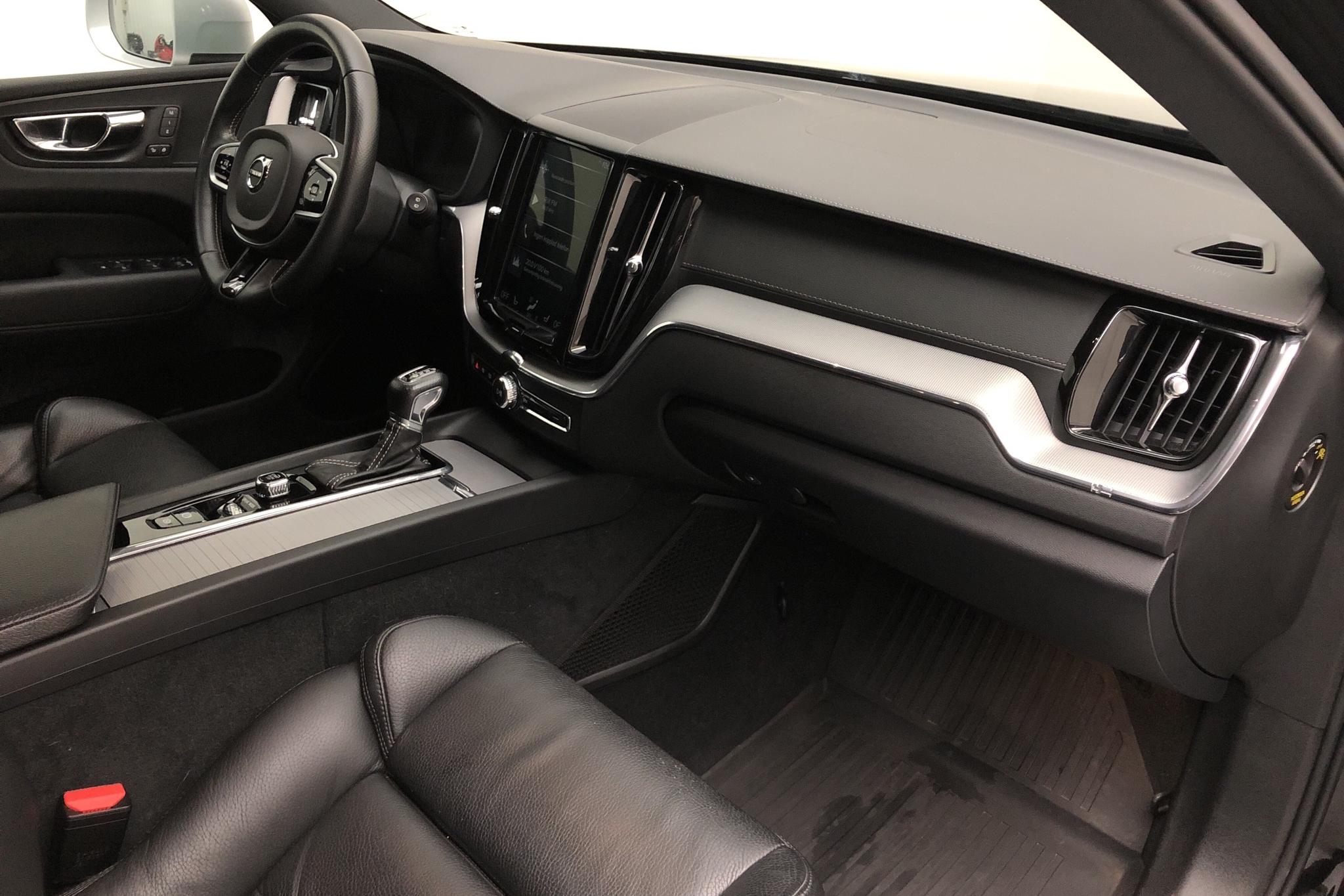 Volvo XC60 T5 AWD (250hk) - 8 849 mil - Automat - svart - 2019