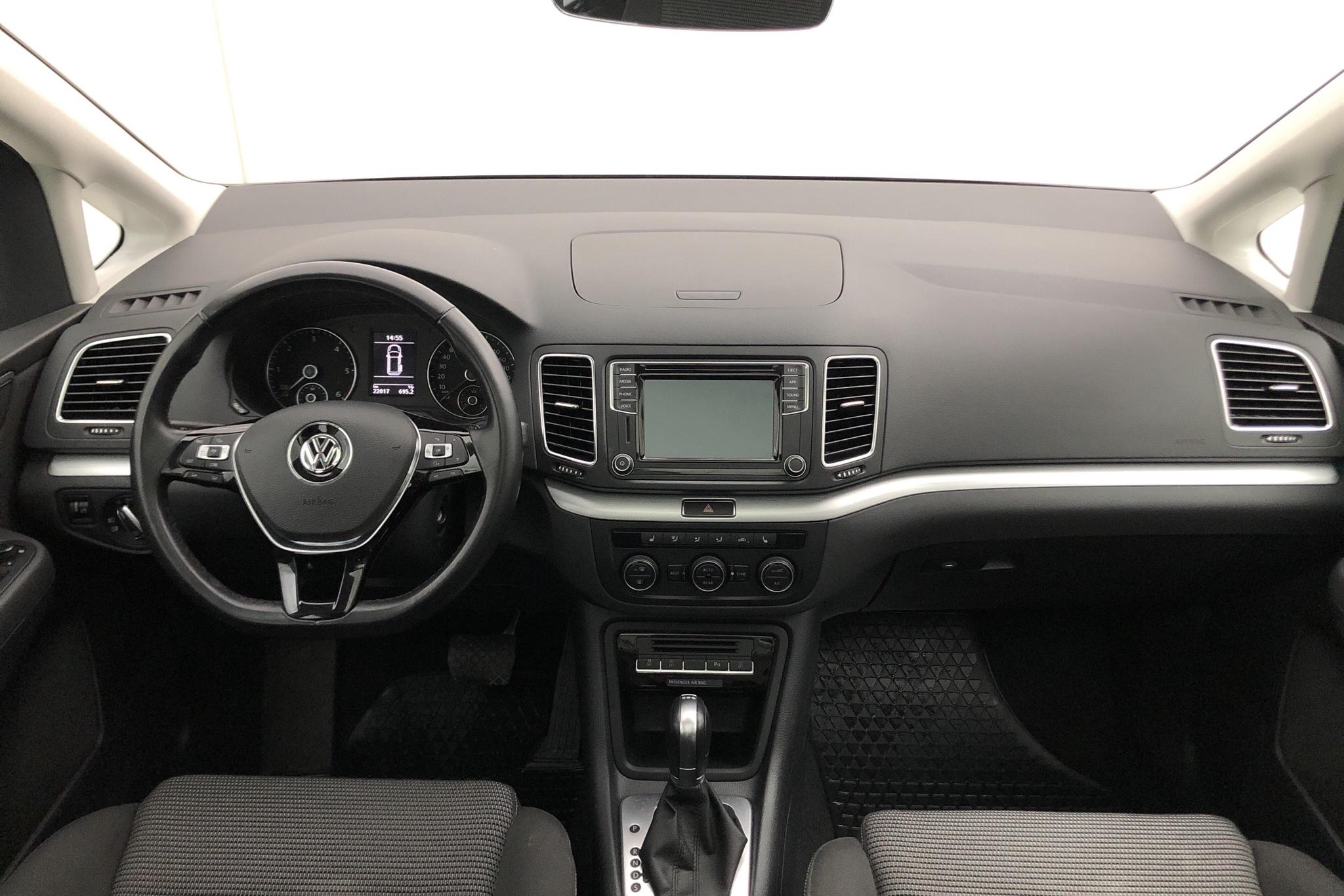 VW Sharan 2.0 TDI (150hk) - 22 020 km - Automatic - silver - 2018