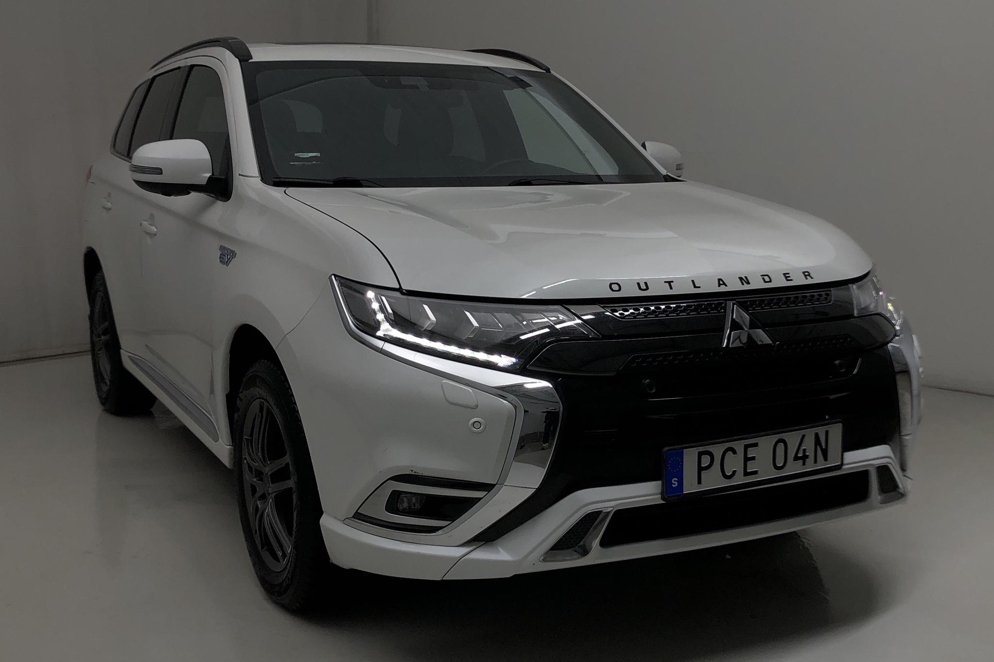Mitsubishi Outlander 2.4 Plug-in Hybrid 4WD (136hk) - 3 993 mil - Automat - vit - 2019