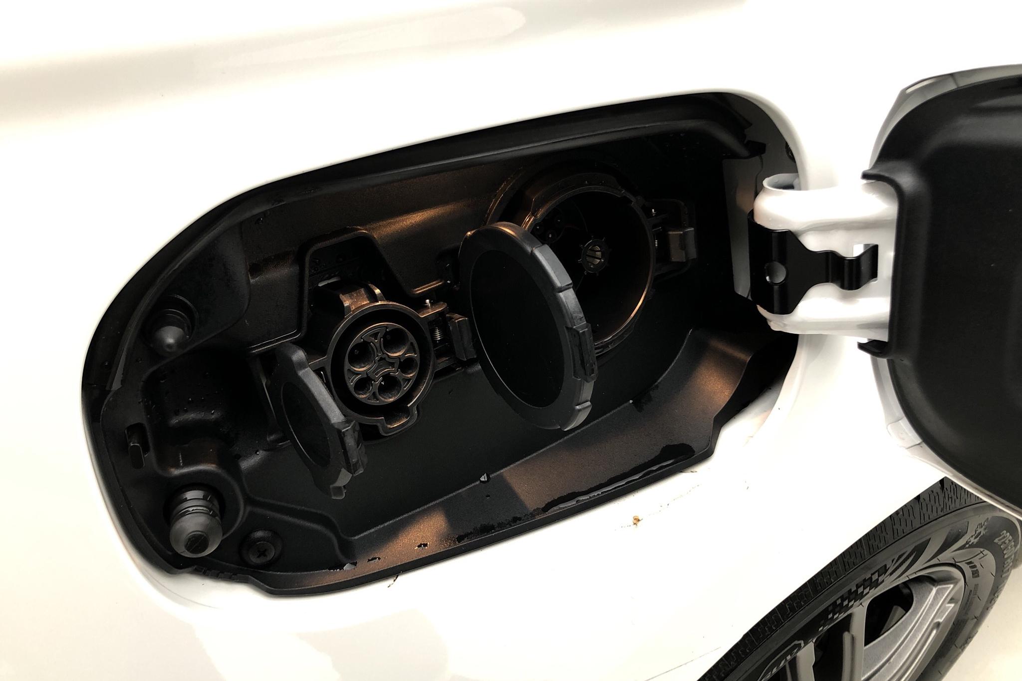 Mitsubishi Outlander 2.4 Plug-in Hybrid 4WD (136hk) - 3 993 mil - Automat - vit - 2019