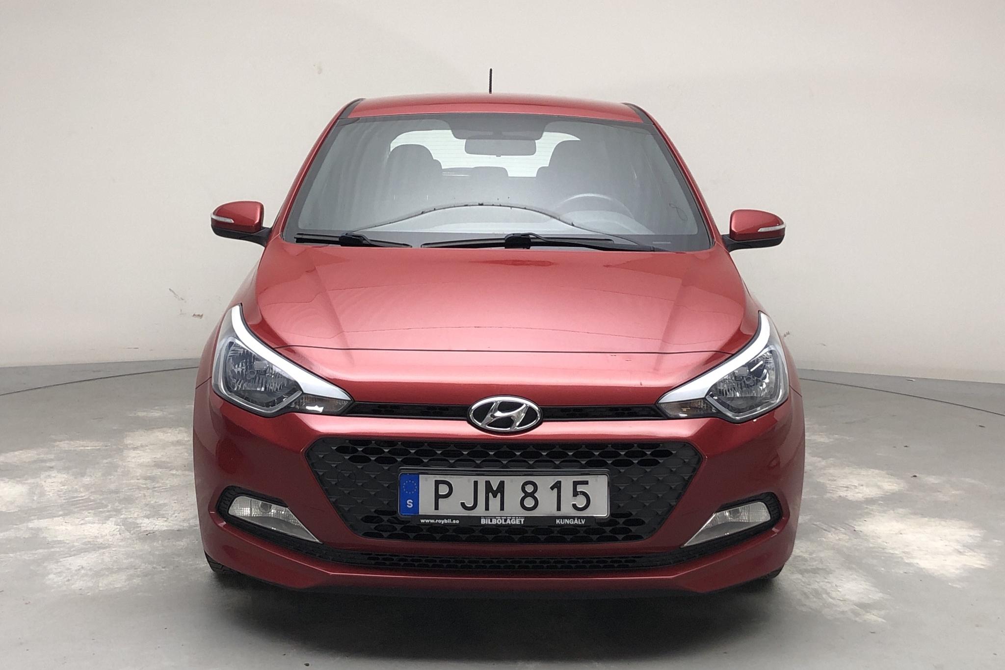 Hyundai i20 1.2 (75hk) - 4 600 mil - Manuell - röd - 2018