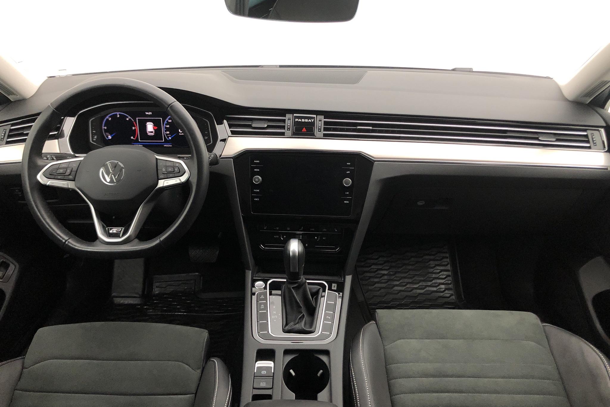 VW Passat 2.0 TDI Sportscombi 4Motion (200hk) - 4 903 mil - Automat - silver - 2021