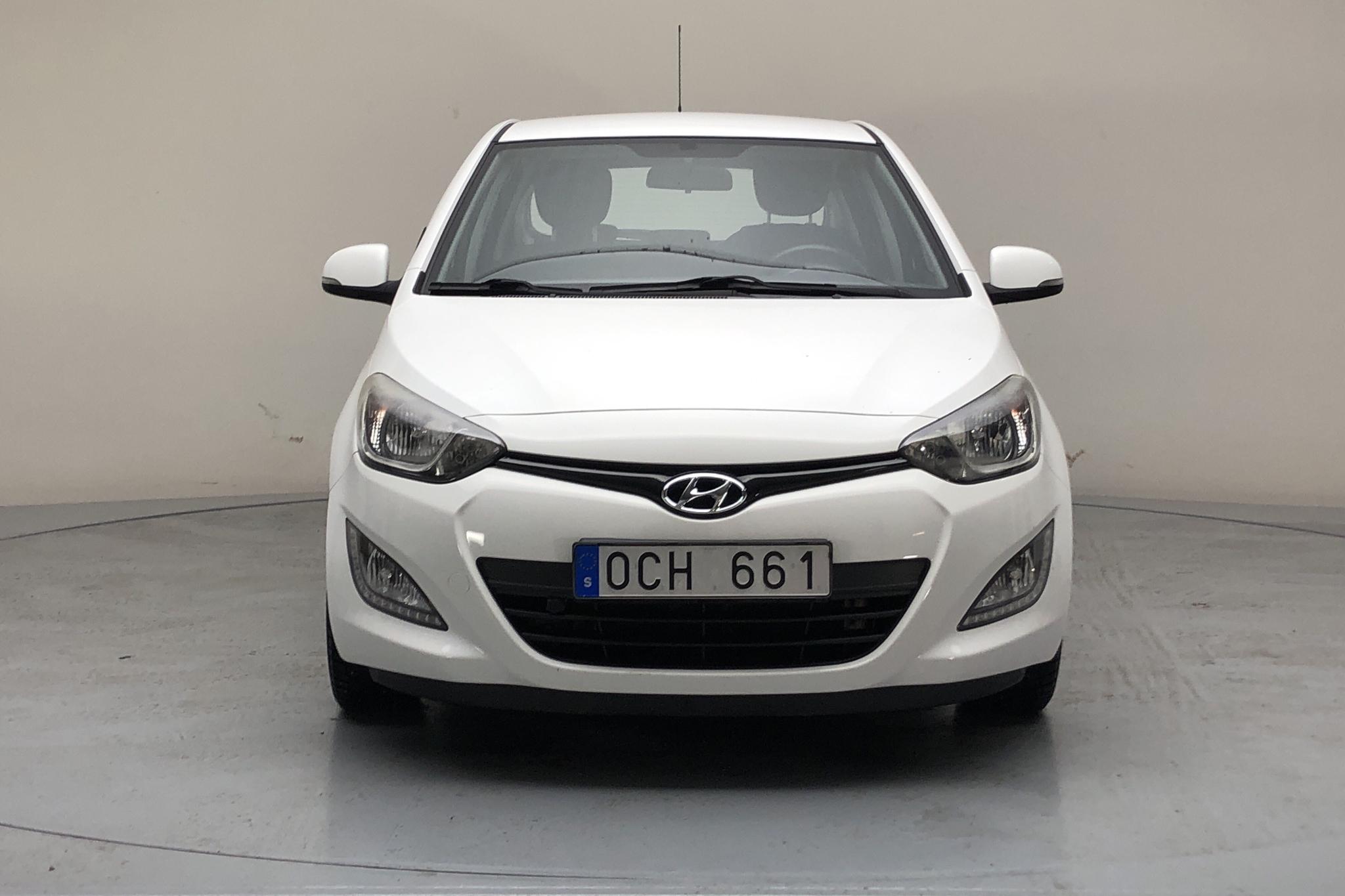 Hyundai i20 1.4 (100hk) - 66 210 km - Automatic - white - 2014