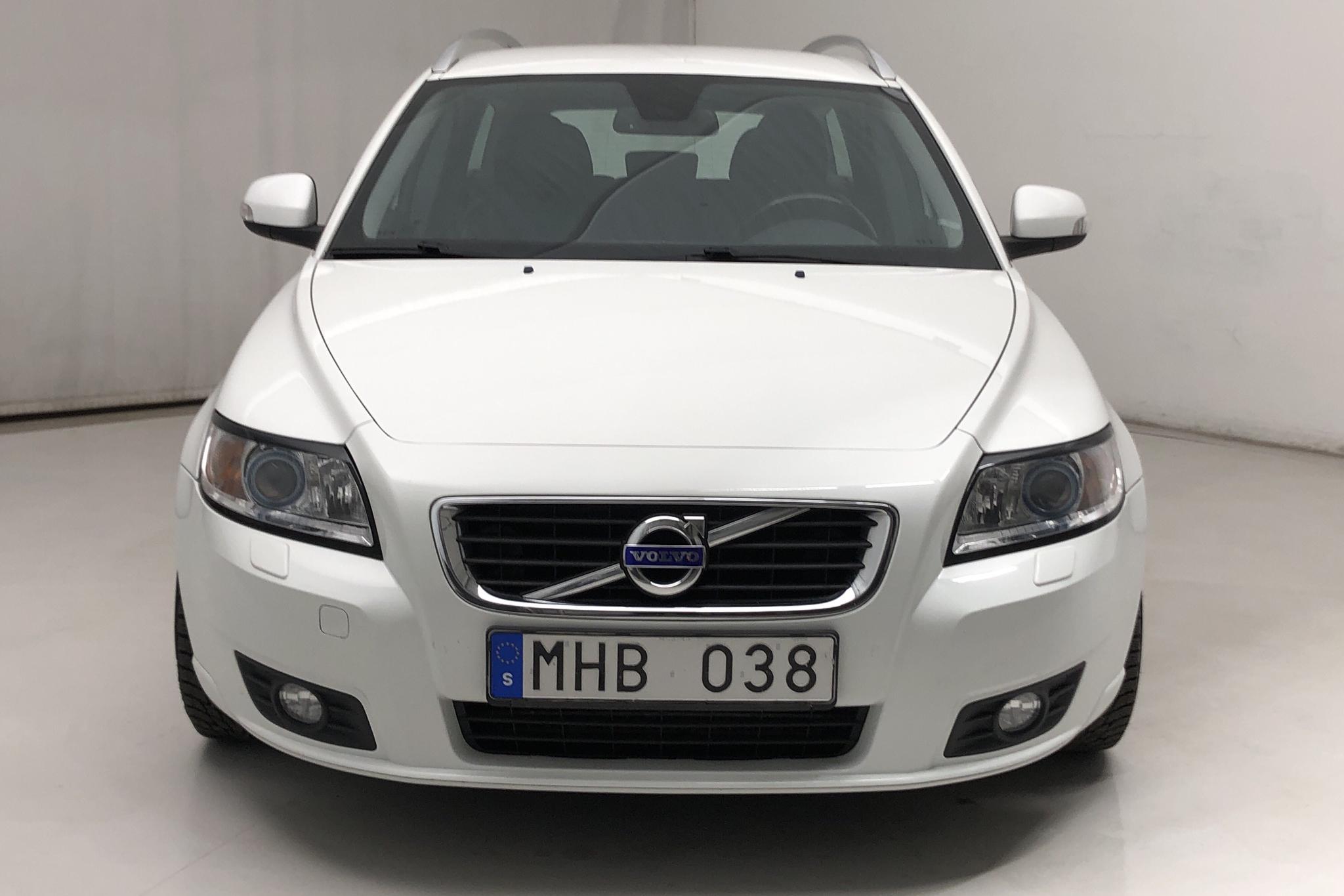 Volvo V50 D2 (115hk) - 176 370 km - Manual - white - 2012