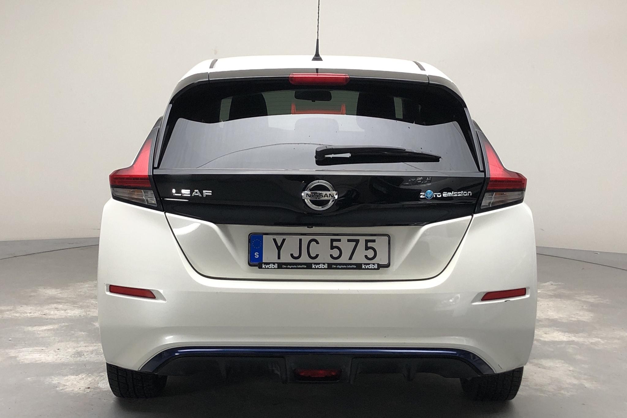 Nissan LEAF 5dr 39 kWh (150hk) - 29 000 km - Automatic - white - 2018
