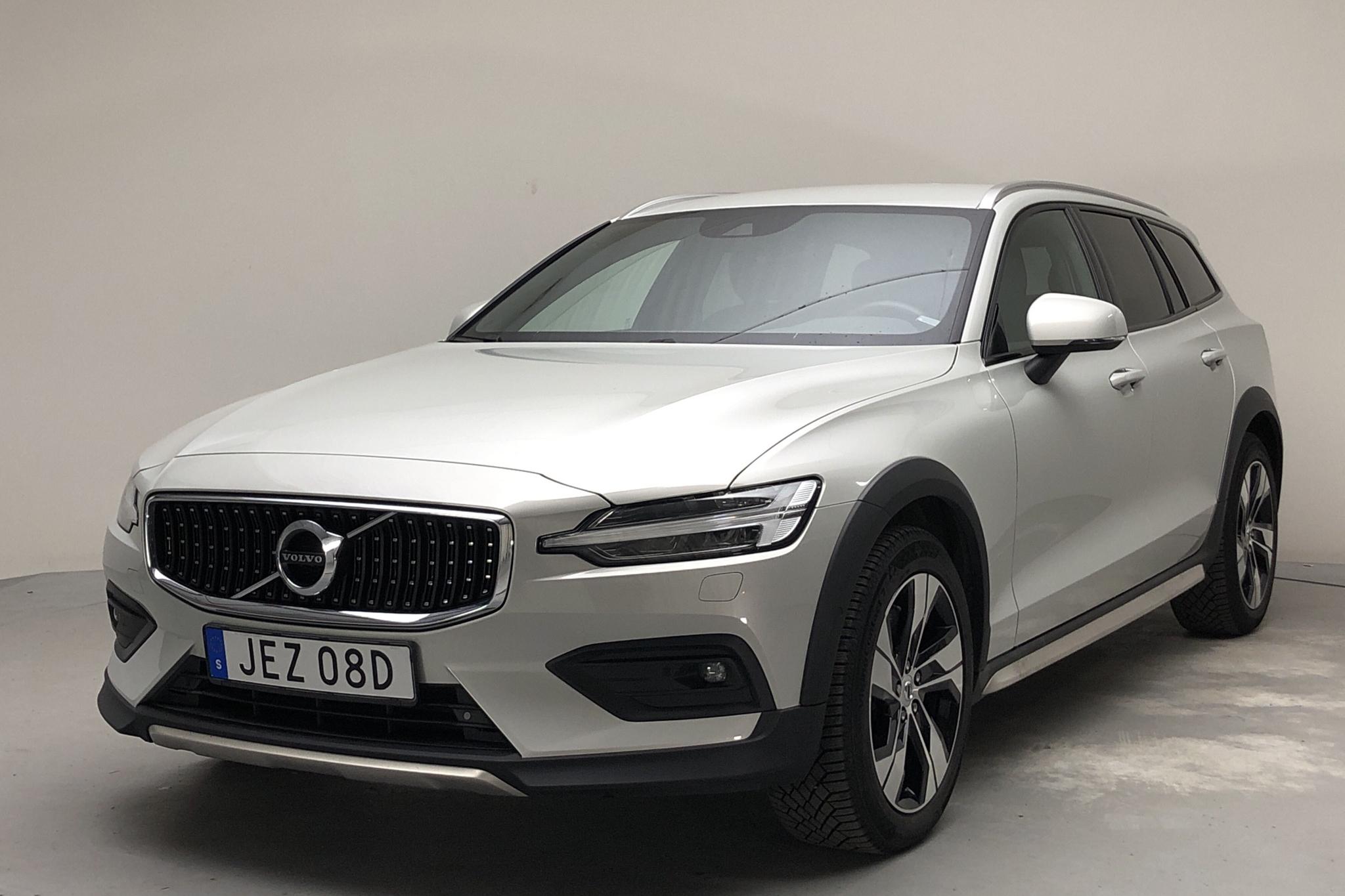 Volvo V60 D4 Cross Country AWD (190hk) - 44 870 km - Automatic - white - 2019