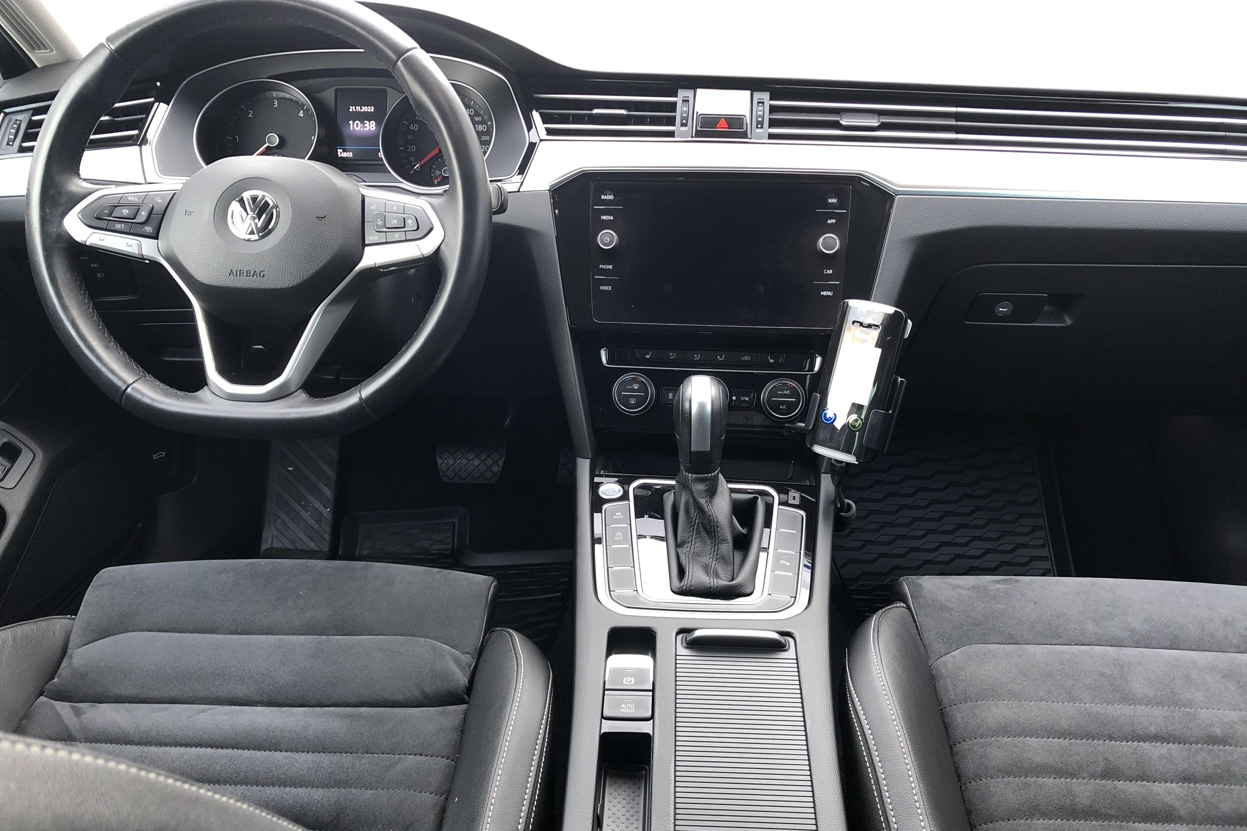 VW Passat 2.0 TDI Sportscombi (190hk) - 54 800 km - Automatic - black - 2020