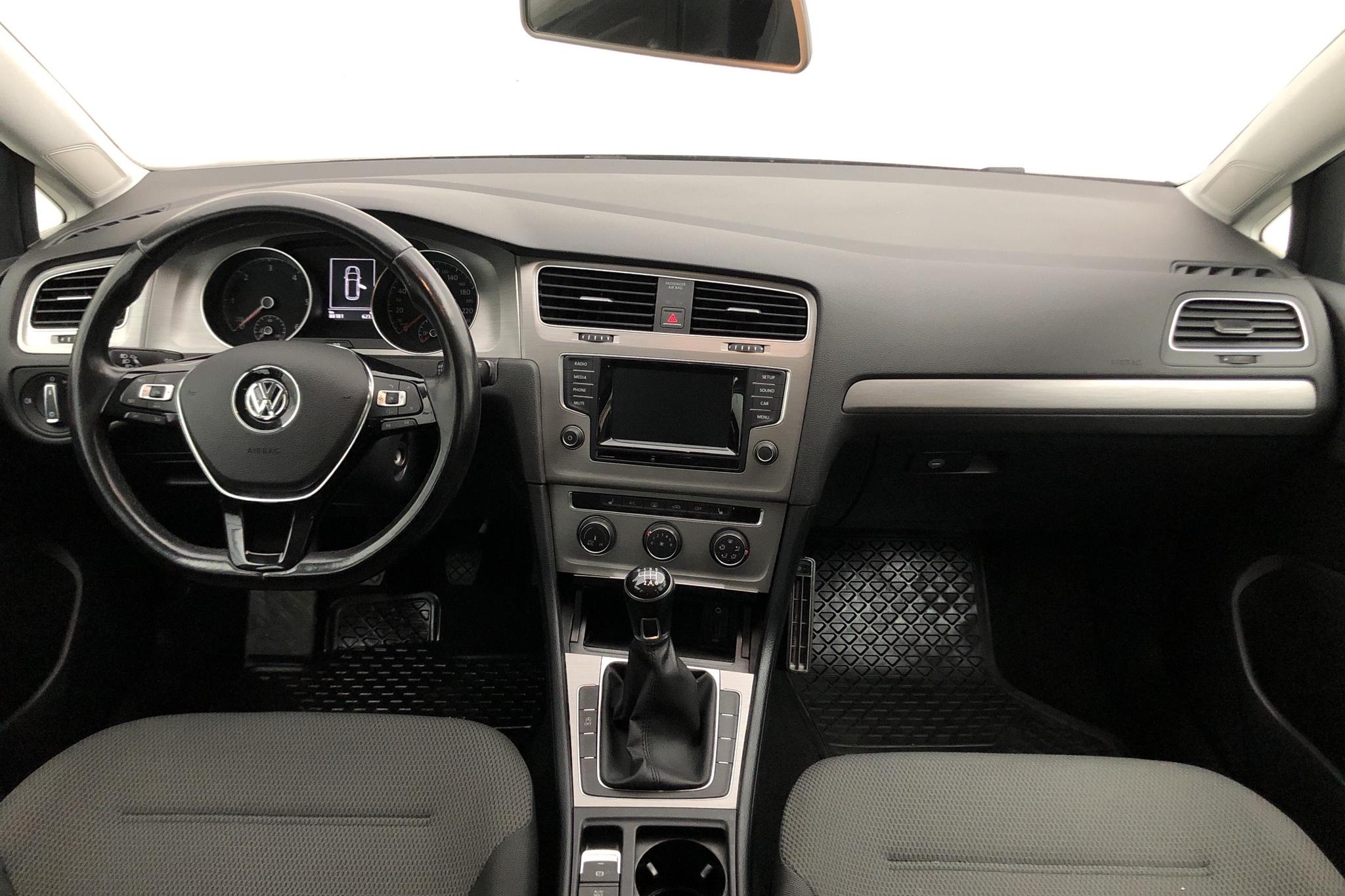 VW Golf VII 1.6 TDI BlueMotion Sportscombi (110hk) - 88 180 km - Manual - silver - 2015
